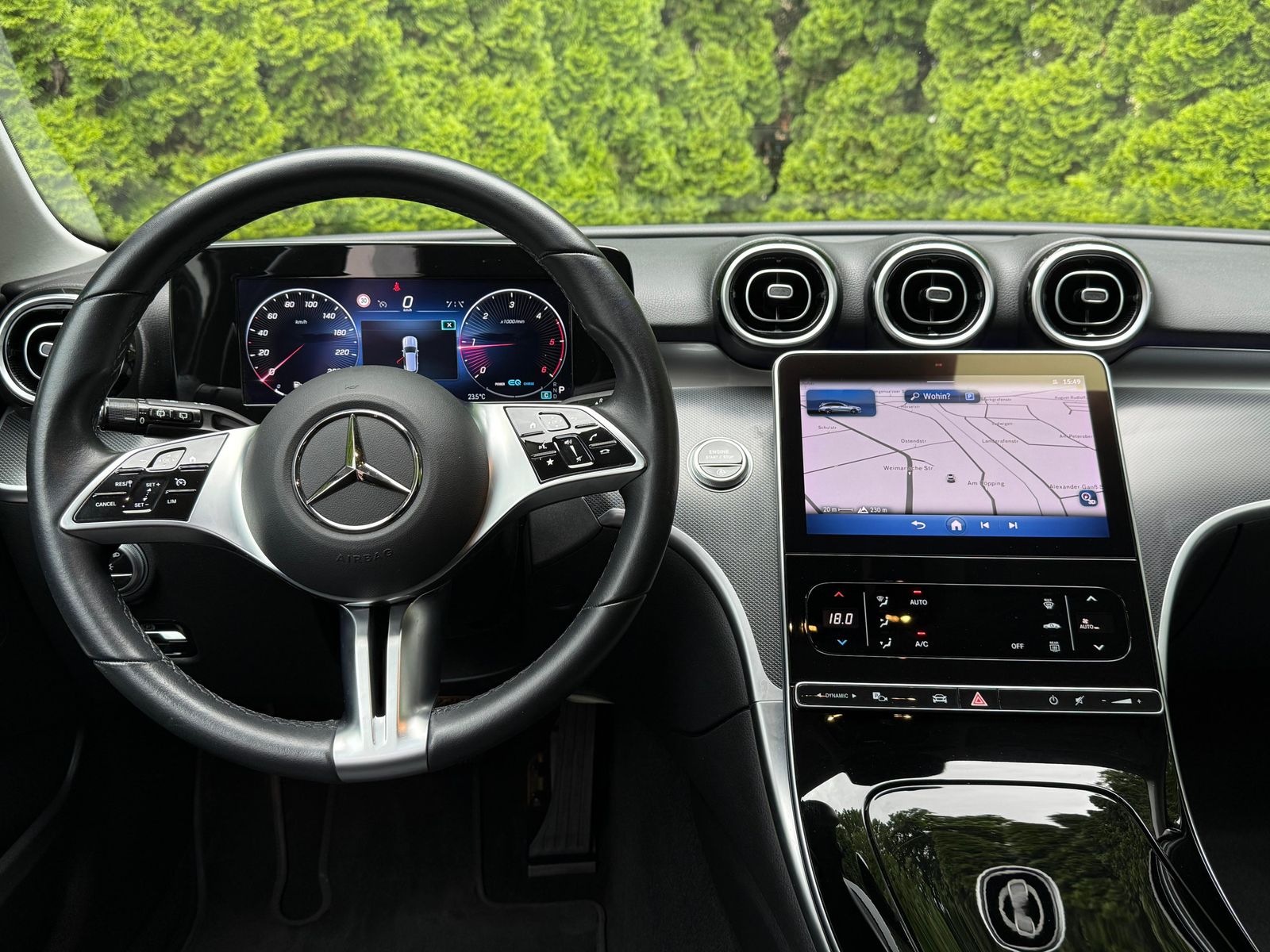 Fahrzeugabbildung Mercedes-Benz C 220 d T 9G Avantgarde LED+T-LEDER+KAM+MBUX+SHZ