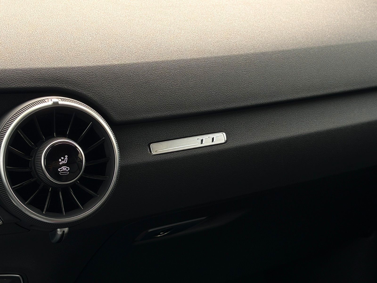 Fahrzeugabbildung Audi TT Coupe 1.8 TFSI S Line B&O CAM Tempomat Leder