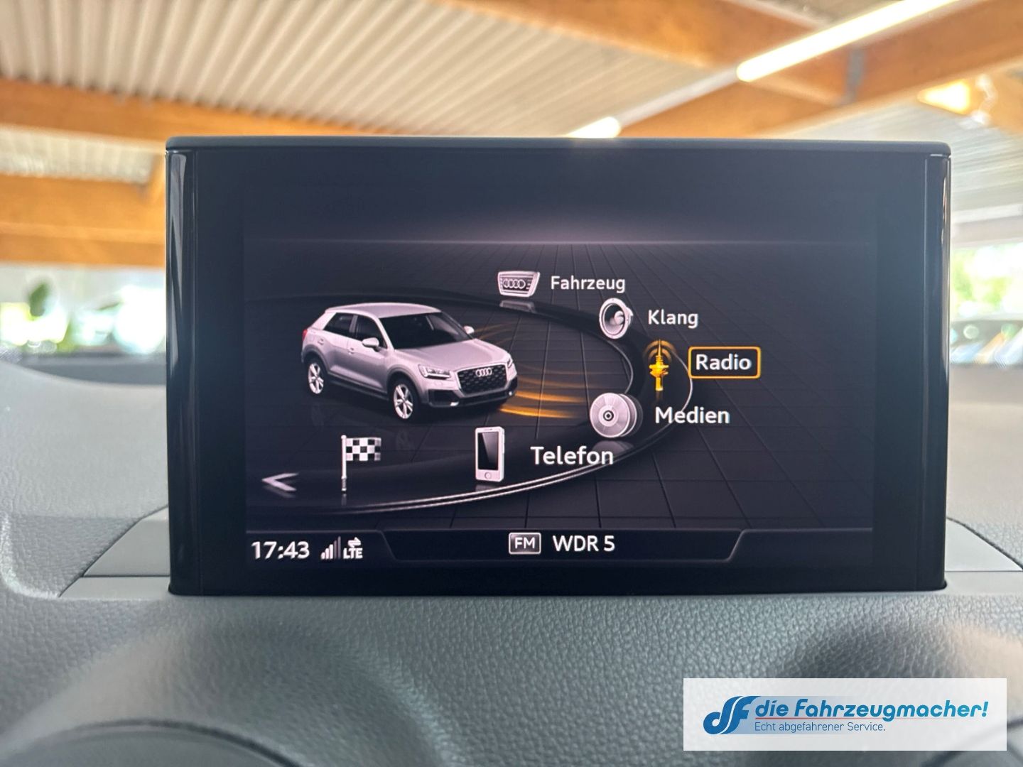 Fahrzeugabbildung Audi Q2 sport Sportpaket Navi Digitales Cockpit LED A