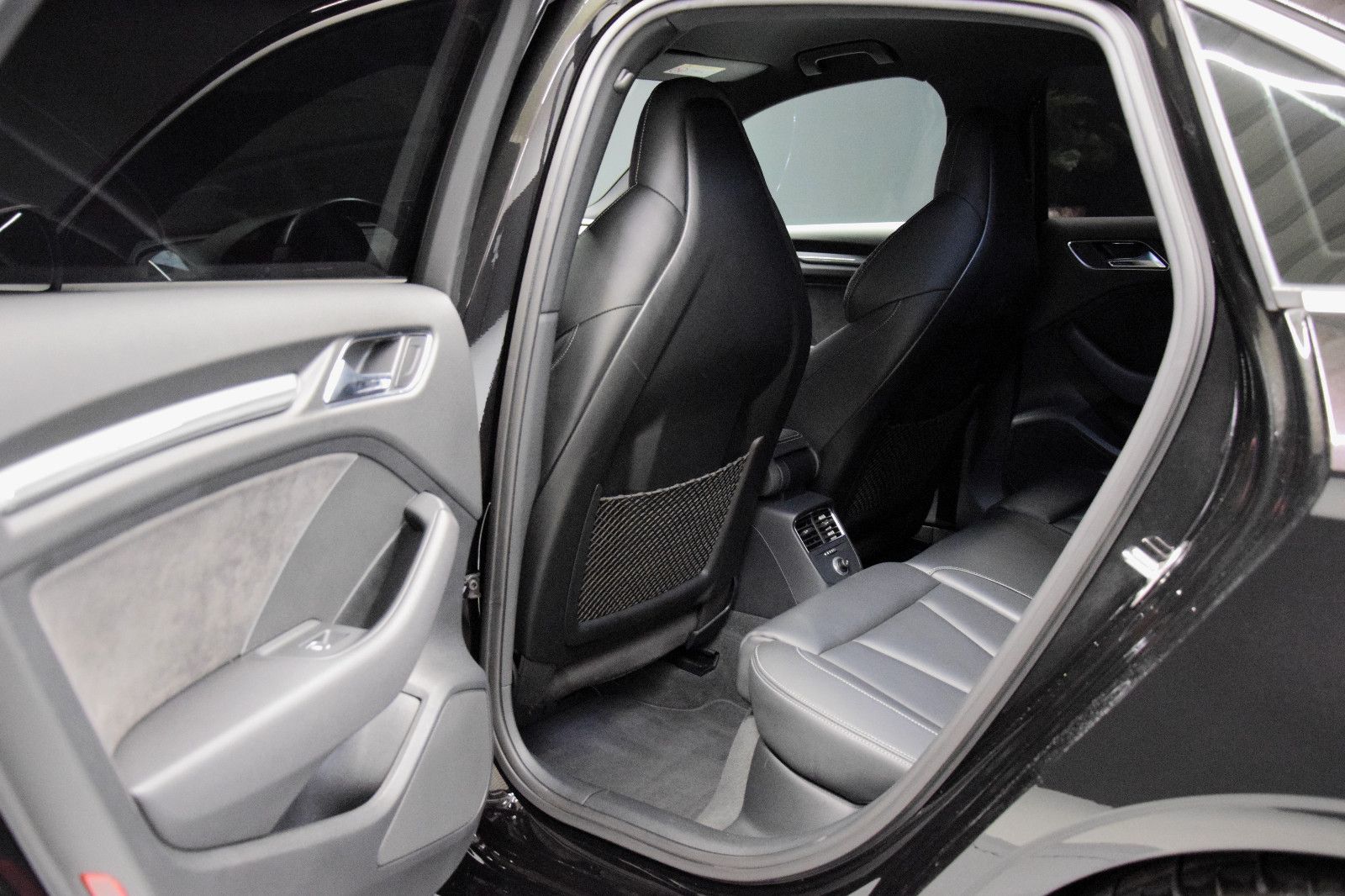 Fahrzeugabbildung Audi RS3 Lim. quattro ACC Virtual LED Kamera RS-Sitze