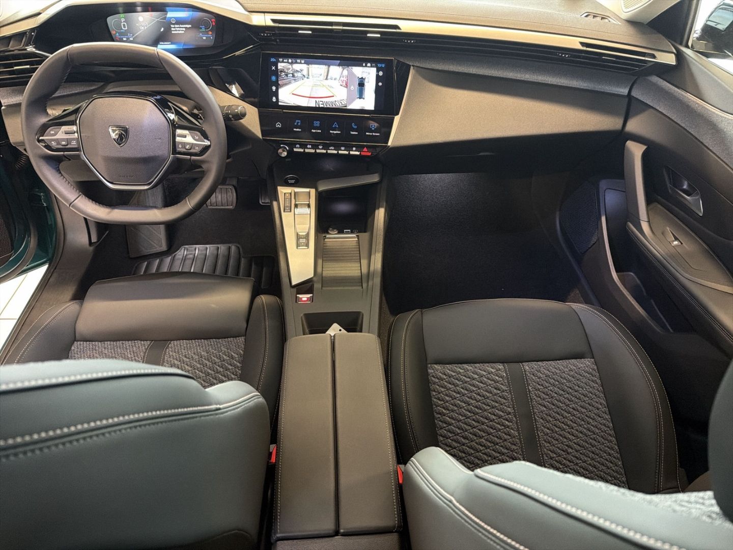 Fahrzeugabbildung Peugeot 308 Allure Hybrid 145 e-DSC6 Navi 360 Kamera ACC