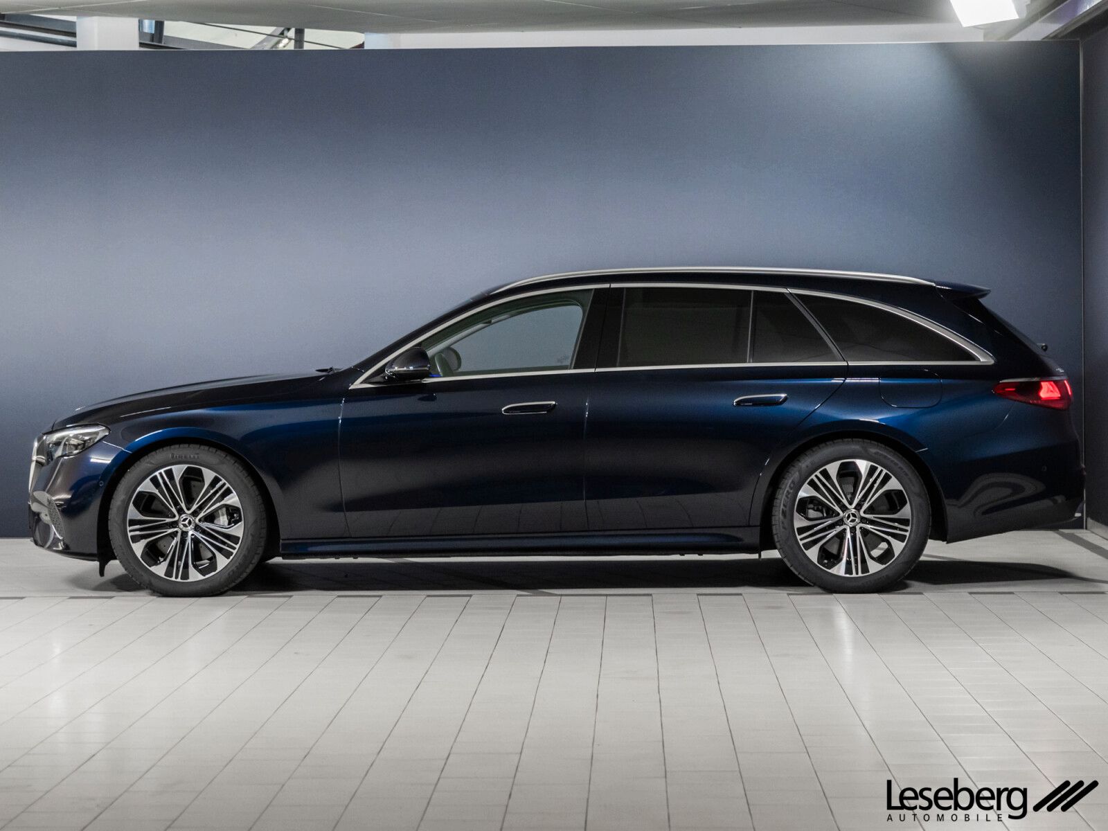 Mercedes-Benz E 300 e T Avantgarde Adv. LED AHK Distro Kamera foto 3
