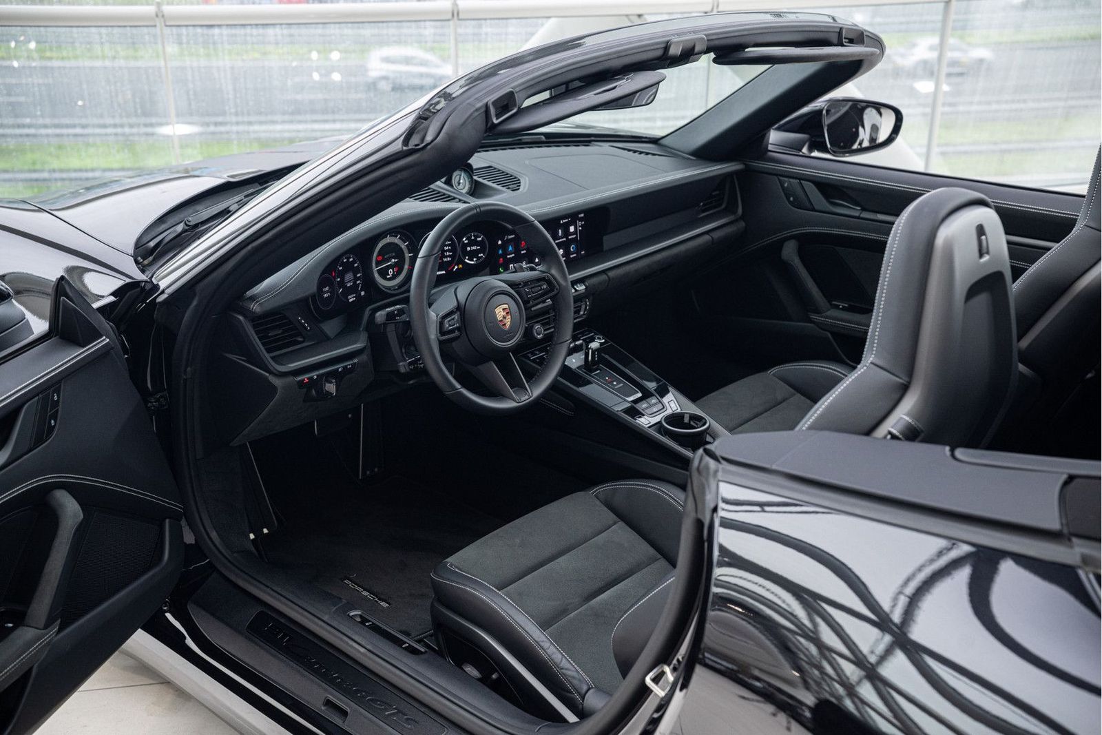 Porsche 992 Cabrio 3.0 Carrera 4 GTS | Sportuitlaat | Sp imagem 3