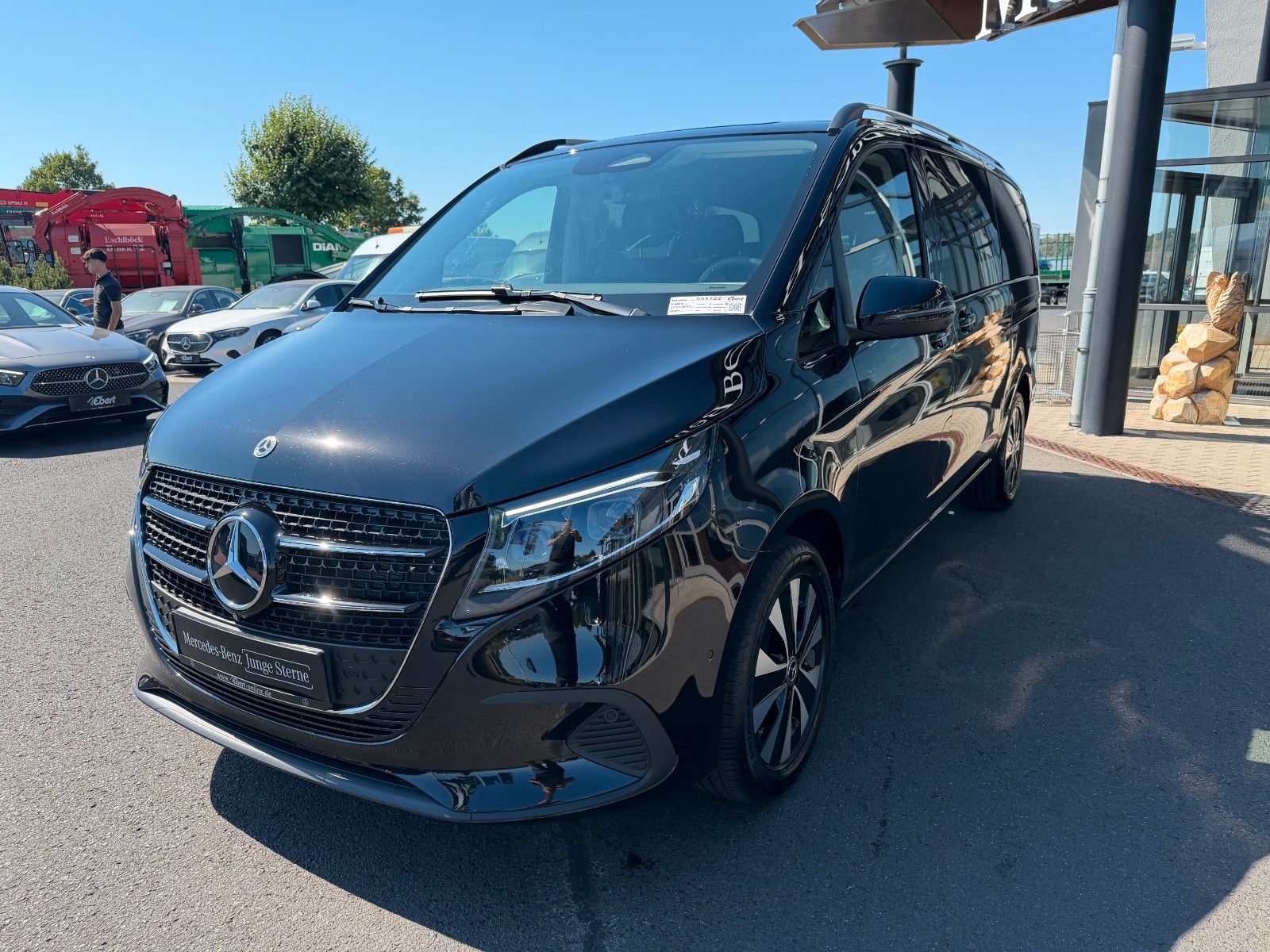 Fahrzeugabbildung Mercedes-Benz V 220 d STYLE AHK2,5to MULTIBEAM 360 DISTRONIC