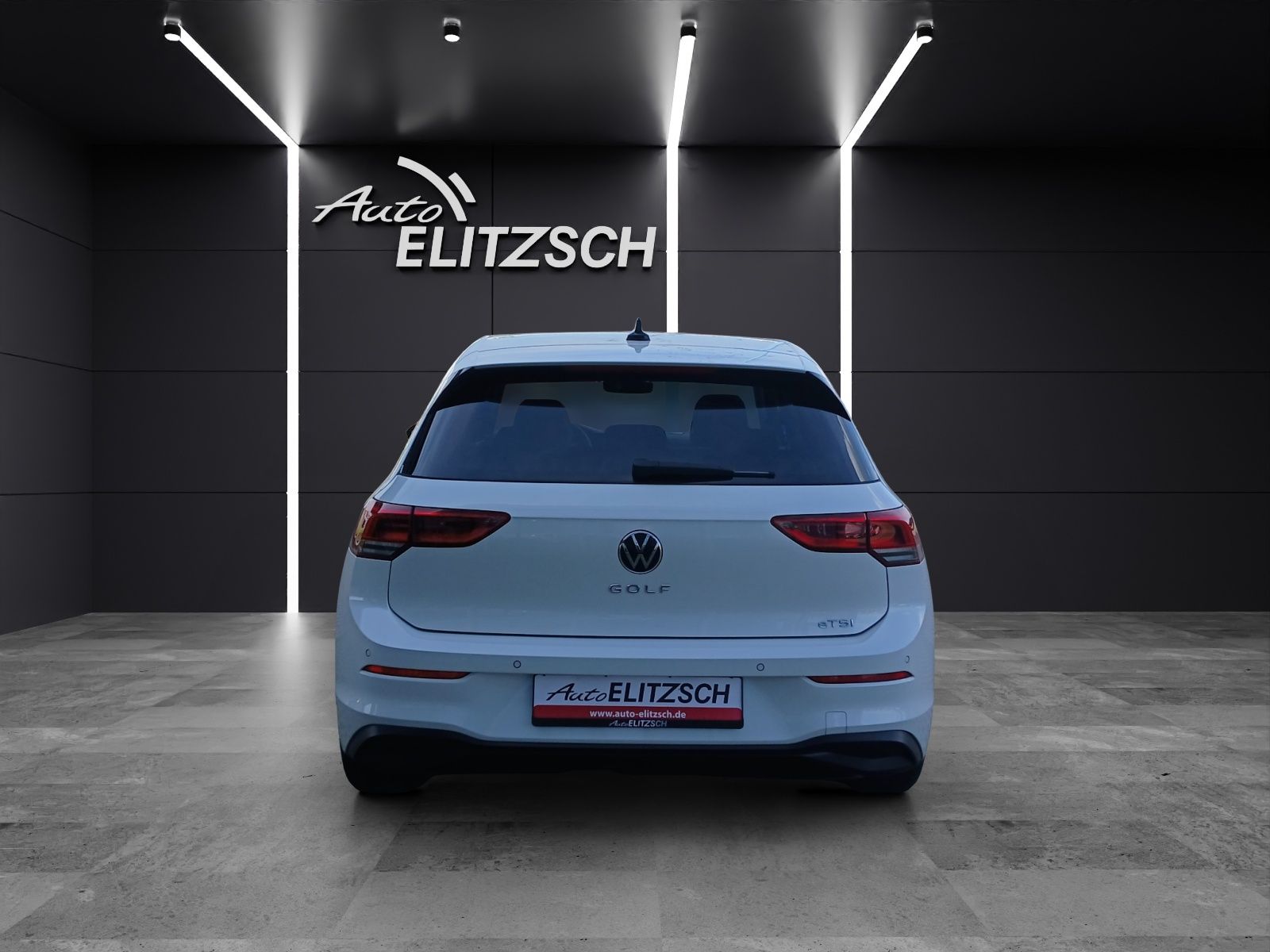 Fahrzeugabbildung Volkswagen Golf VIII eTSI Life DSG LED AHK Navi Pano AID AC