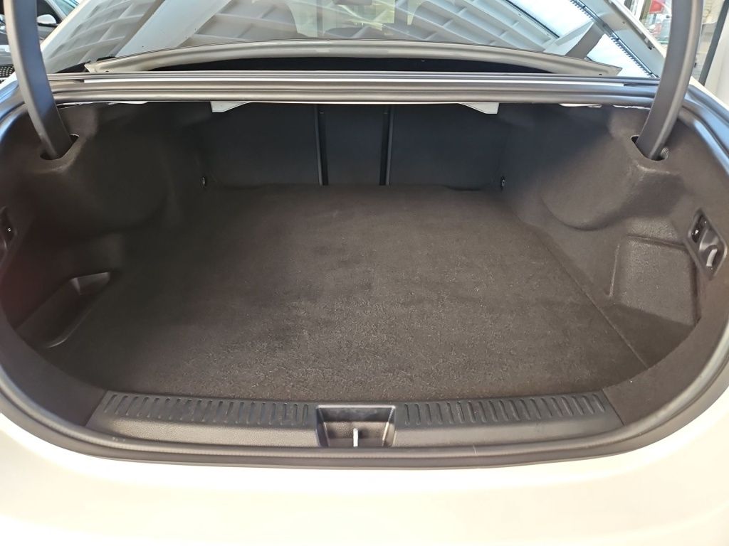 Fahrzeugabbildung Mercedes-Benz E 300 de AMG Night ACC Pano Totwi. Memo Burm.4D