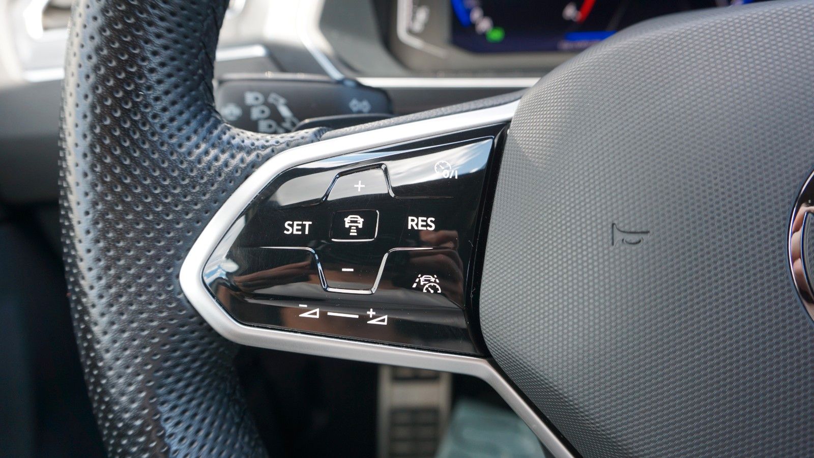 Fahrzeugabbildung Volkswagen Tiguan Allspace R-Line 4M LED,Navi,PDC,AHK