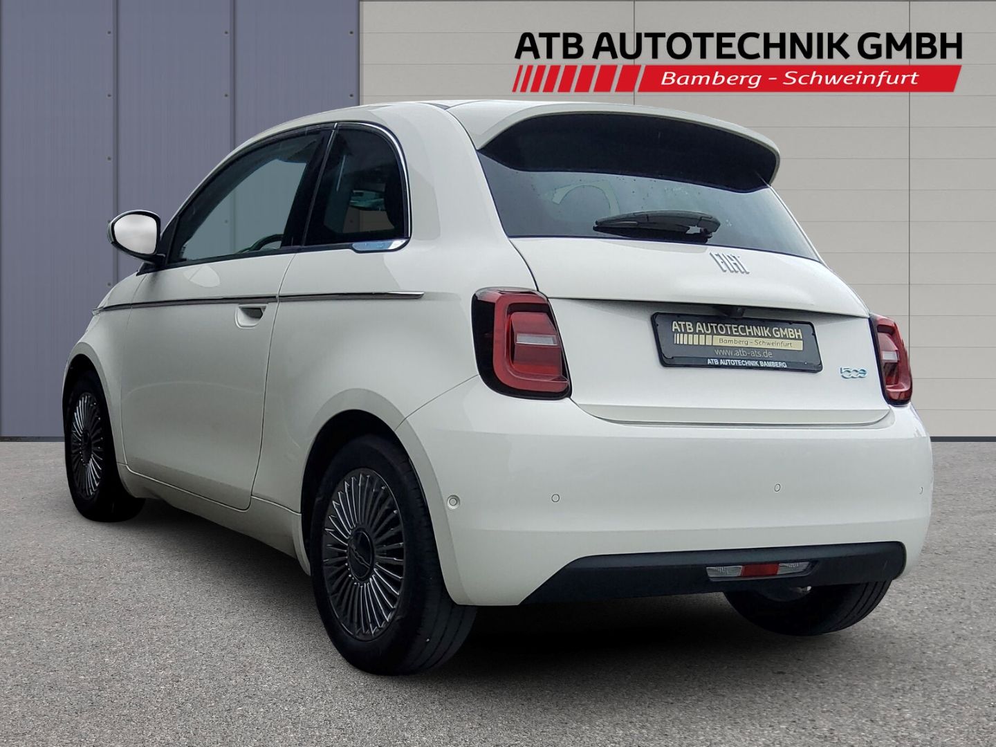 Fahrzeugabbildung Fiat 500e Elektro Komfort und Style Paket