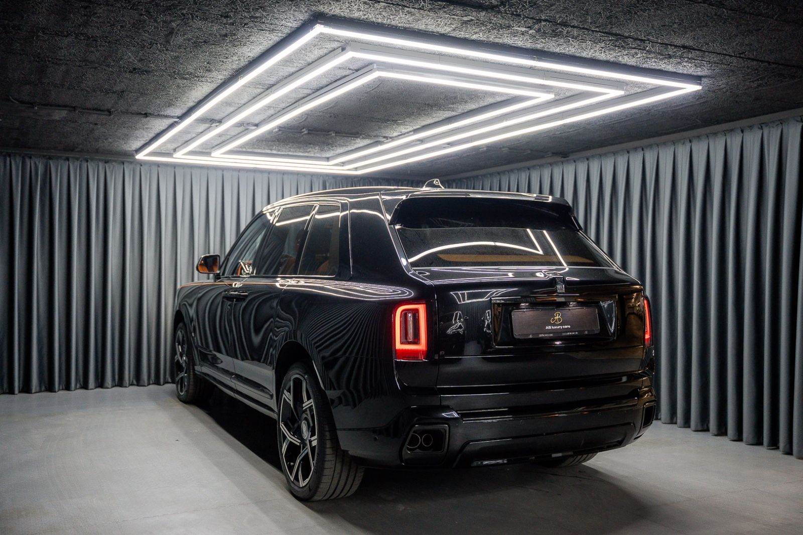 Fahrzeugabbildung Rolls-Royce Cullinan Black Badge 4Seats Starlight 2025 FULL