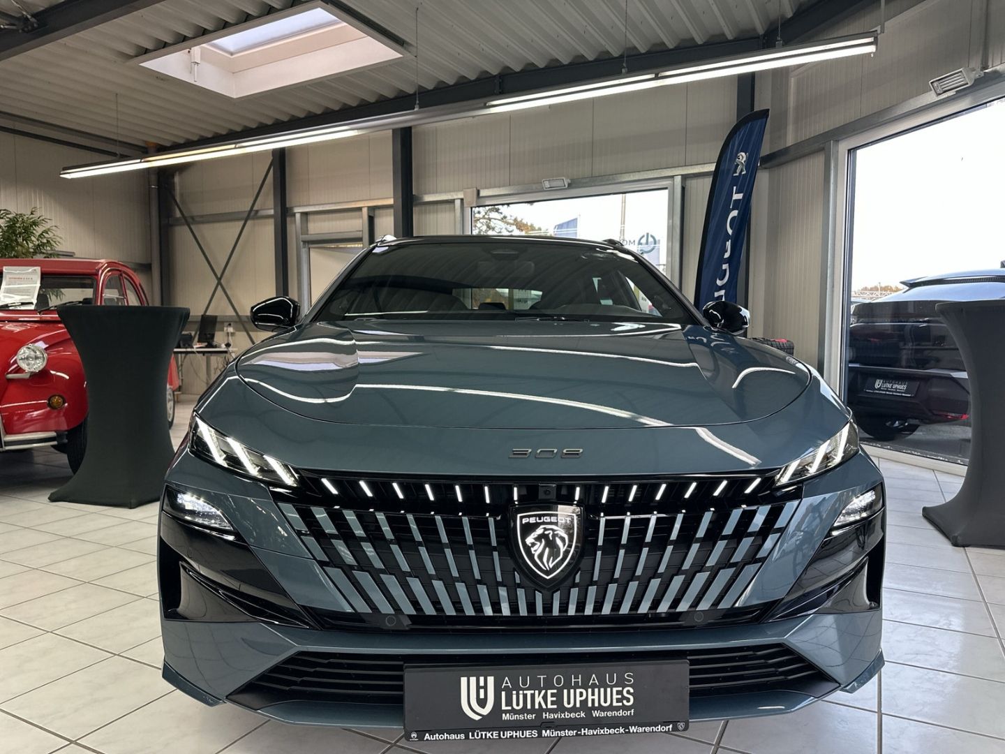 Fahrzeugabbildung Peugeot 308 SW GT Hybrid 145 e-DSC6 El. Panodach Navi