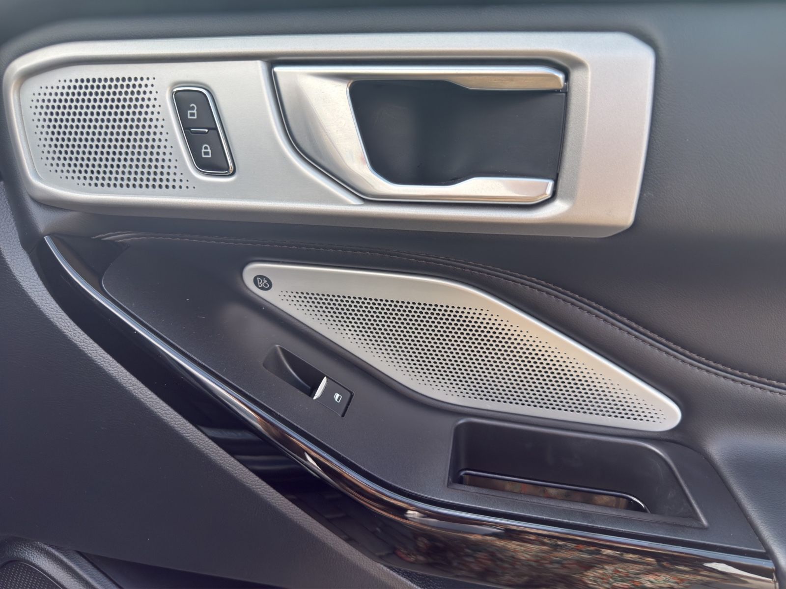 Fahrzeugabbildung Ford Explorer Platinum Plug-in-Hybrid 4x4*Pano*B&O*