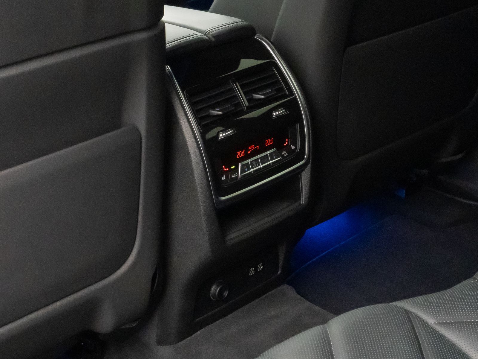 Fahrzeugabbildung BMW XM 360° HUD DAB B&W Massage SoftCl AHK 23Zoll