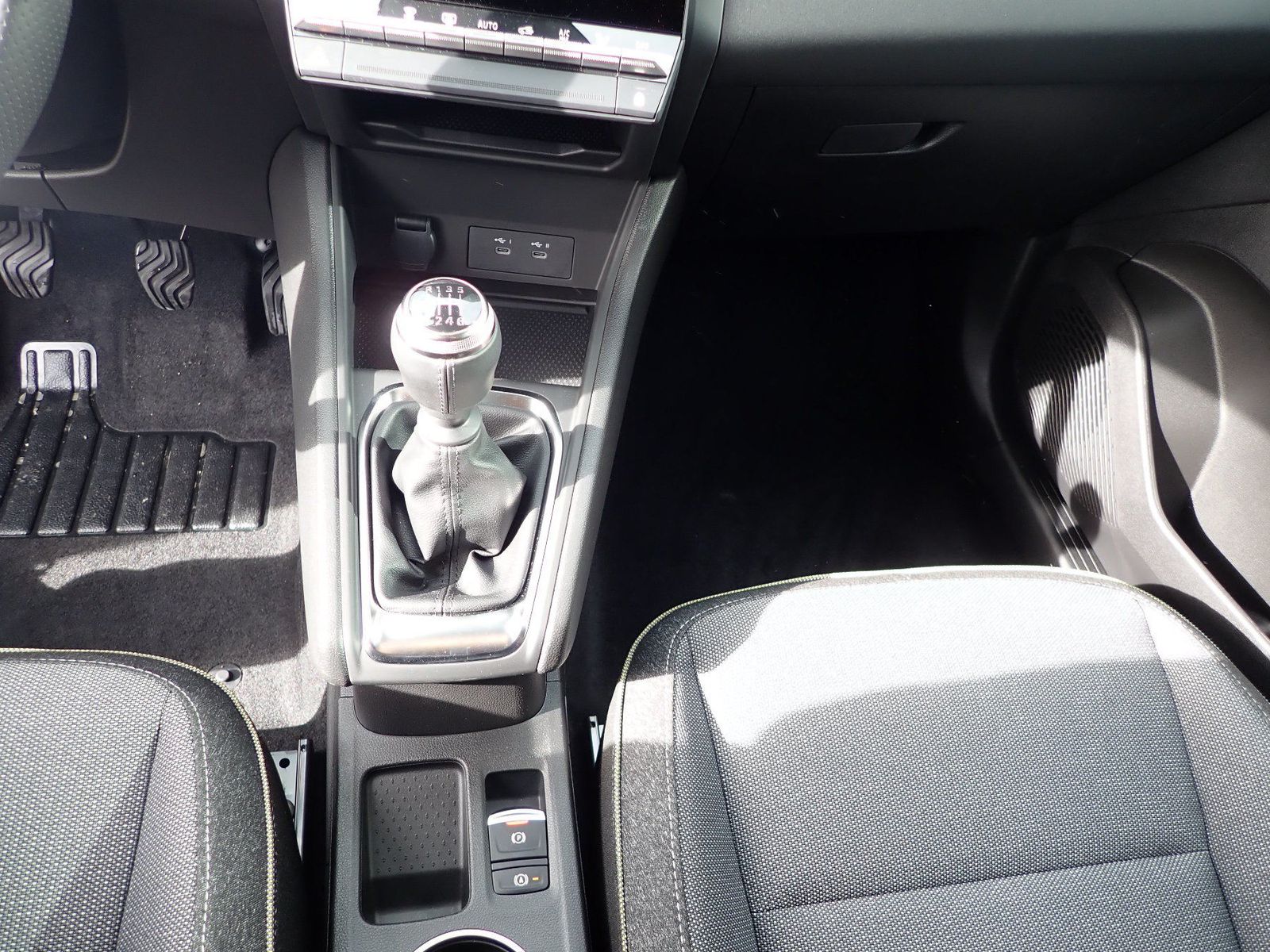 Fahrzeugabbildung Renault Captur Techno Mild Hybrid 140