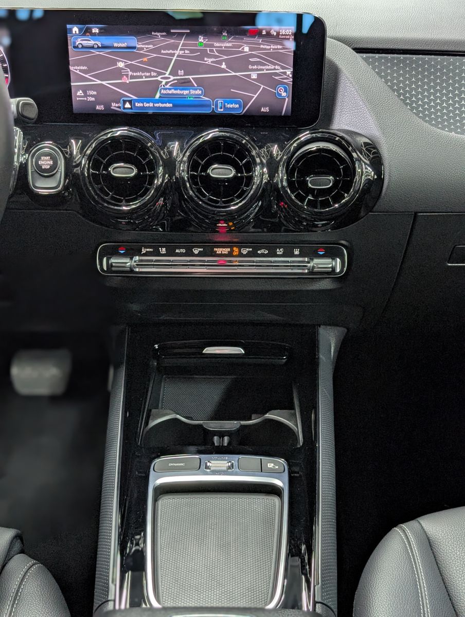 Fahrzeugabbildung Mercedes-Benz GLA 250 e LED LEDER AHK SHZ MFL VIRT KAM WinterP