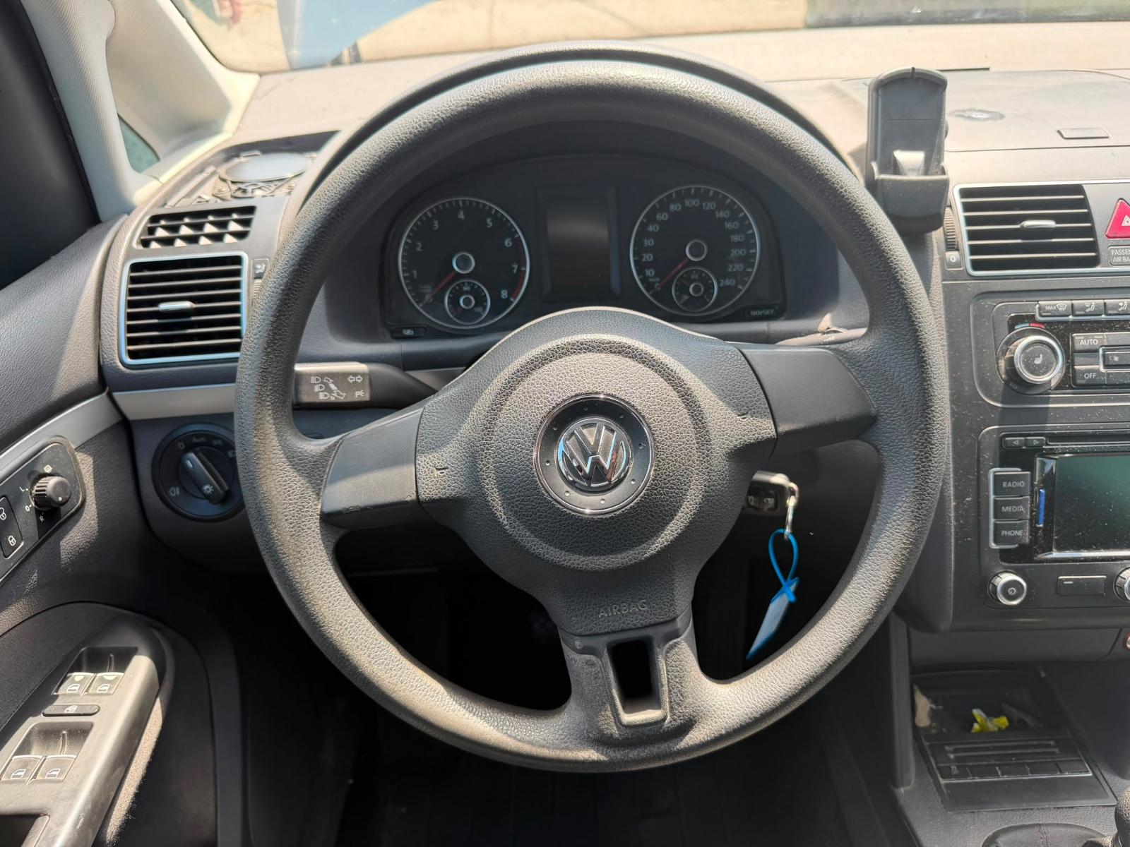Volkswagen Touran 2012 — photo 12