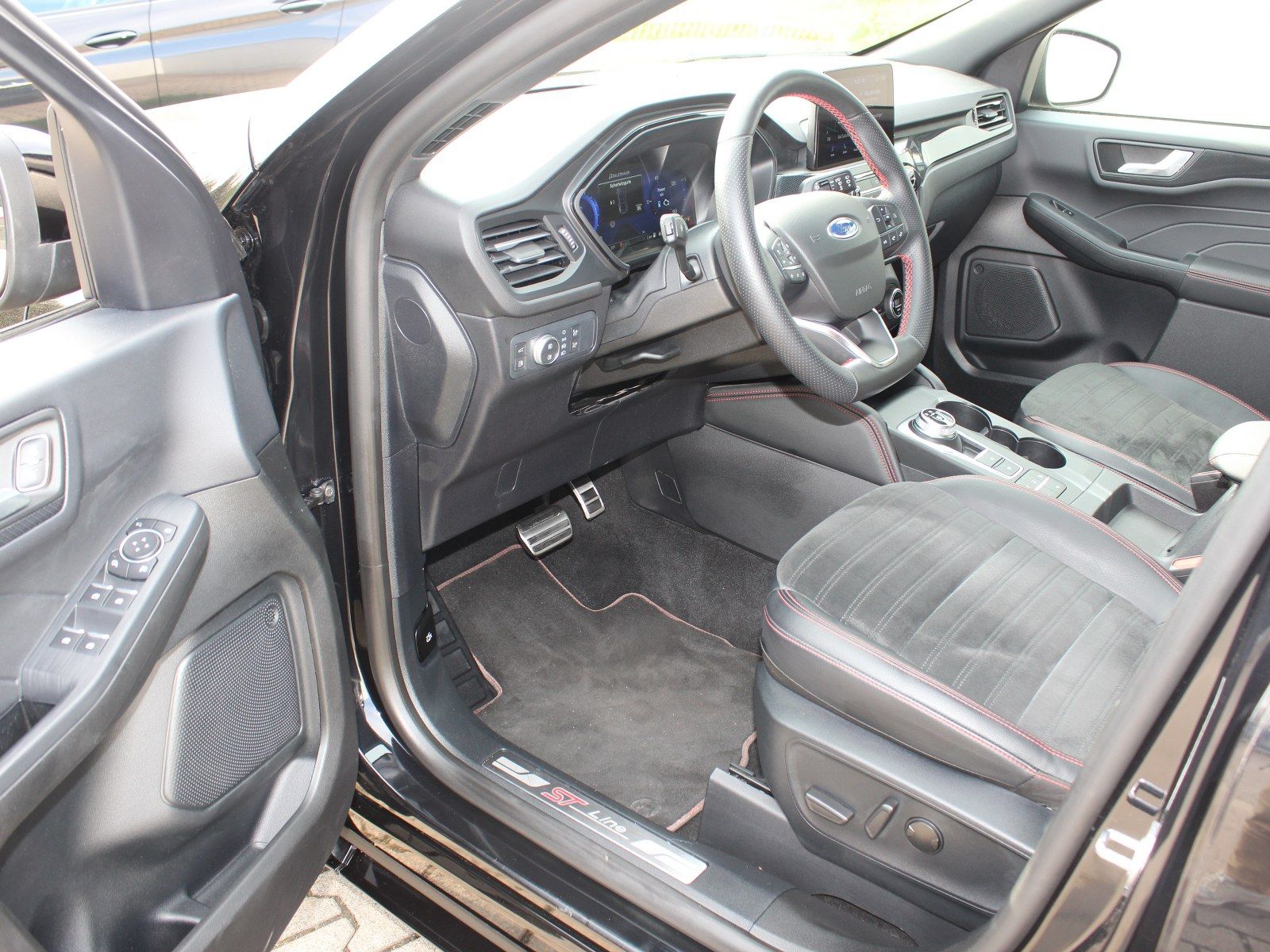 Fahrzeugabbildung Ford Kuga Plug-In Hybrid ST-Line X 2,5 Duratec