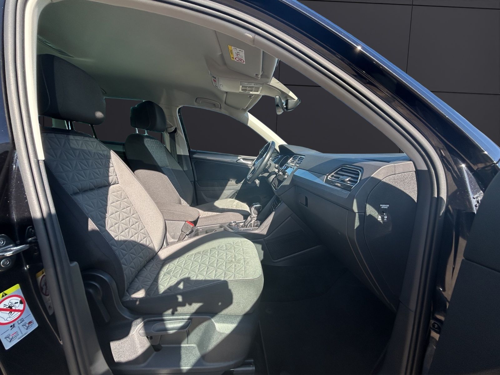 Fahrzeugabbildung Volkswagen Tiguan Life TDI DSG 4M LED ACC AHK LRHzg SH Rear