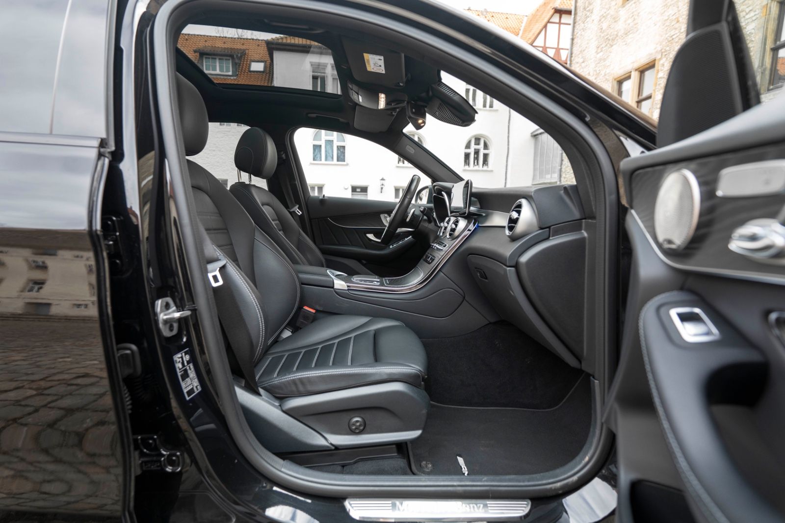 Fahrzeugabbildung Mercedes-Benz GLC 300d e 4Matic AMG BURMESTER 360° PANO M+S