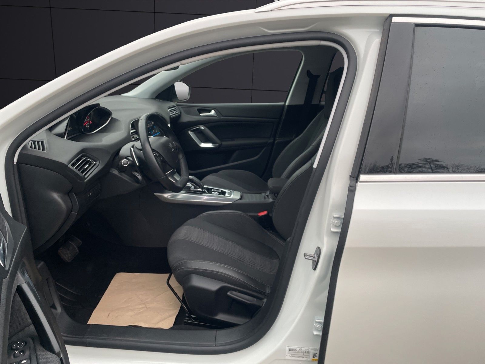 Fahrzeugabbildung Peugeot 308 SW Allure Pack*AHK*Kamera*Ambiente*Navi*