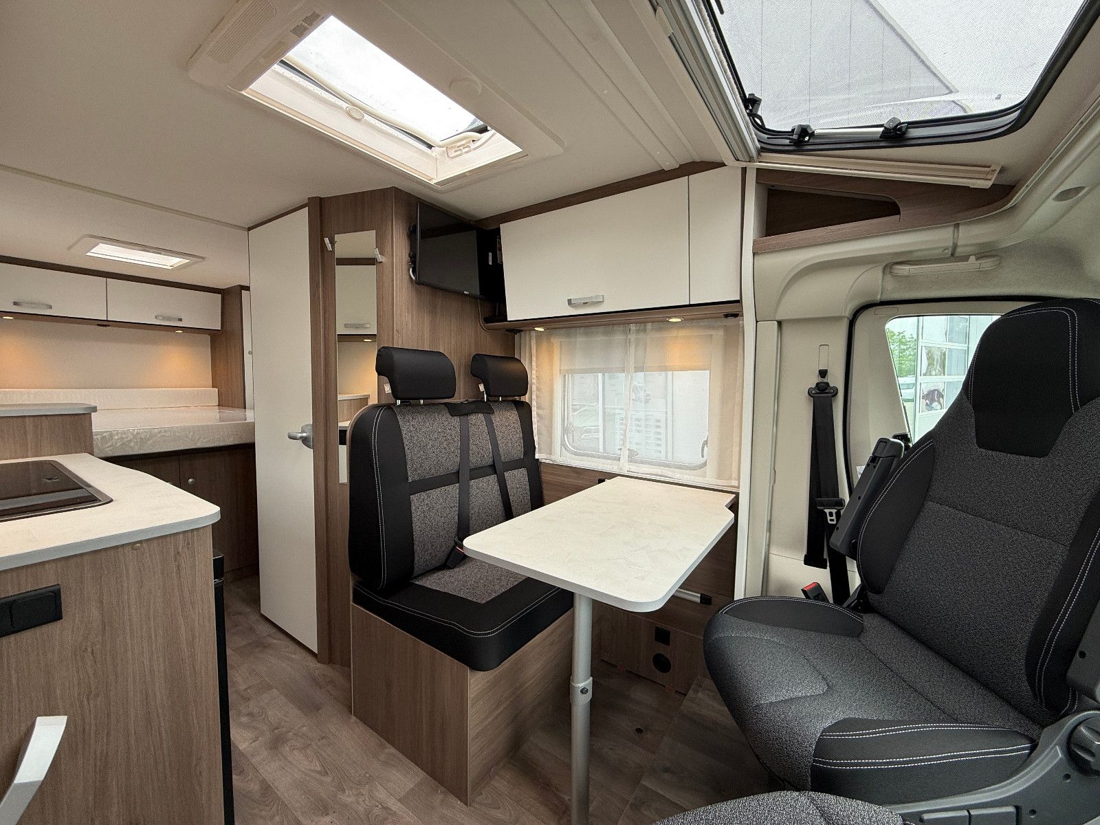 Fahrzeugabbildung Carado V339 pro+ - SUMMER-SALE - 7.822 € SPAREN !