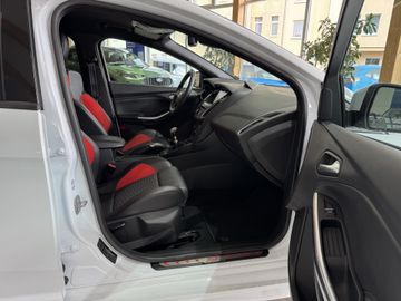 Ford Focus Turnier ST 250PS