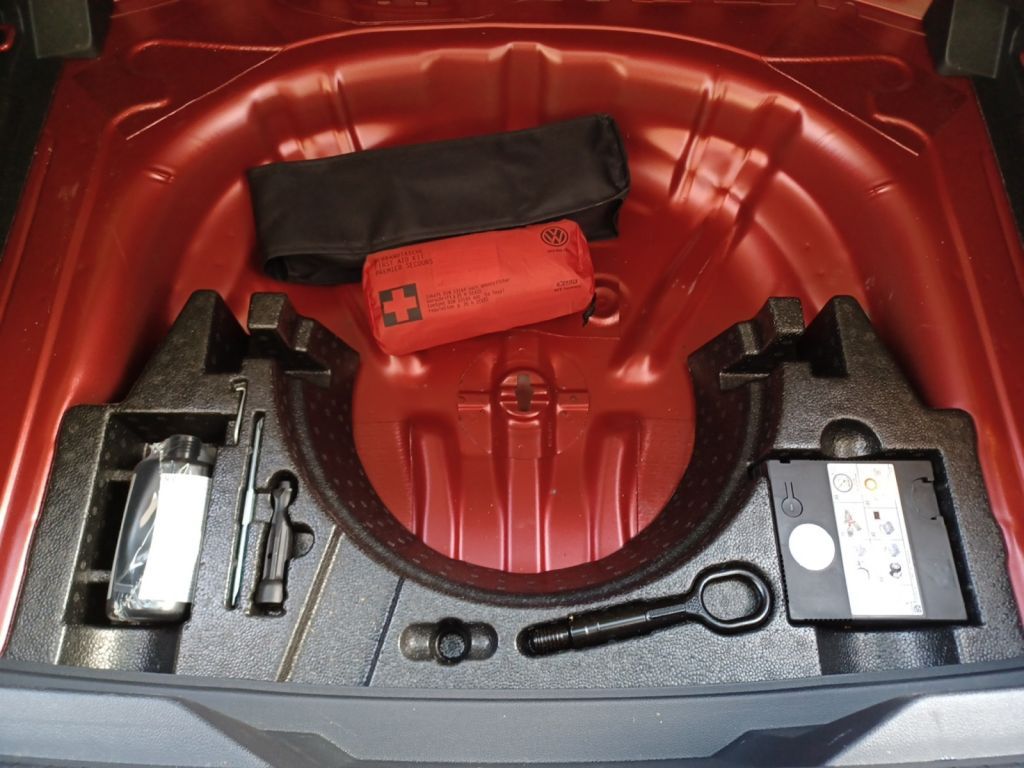 Fahrzeugabbildung Volkswagen T-Roc 1.0 TSI OPF Life Navi, Shzg, ACC uvm.