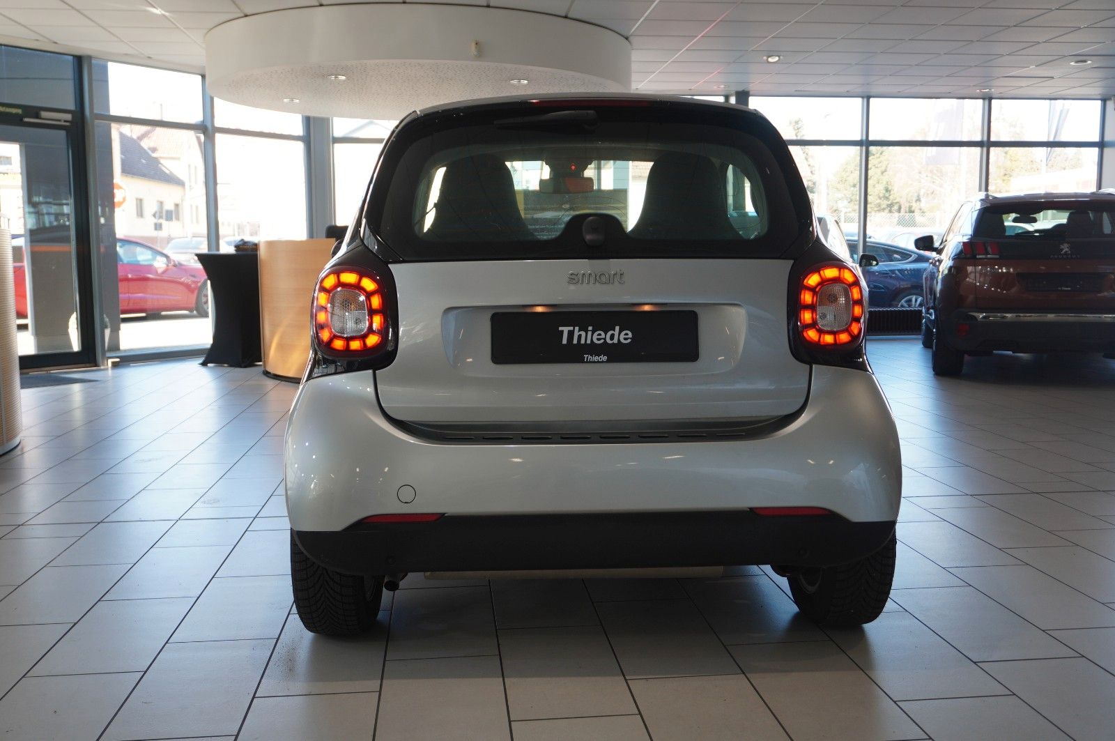 Fahrzeugabbildung Smart ForTwo 1.0 COUPE LED/KLIMA/SHZ/PANO./SPORT/USB