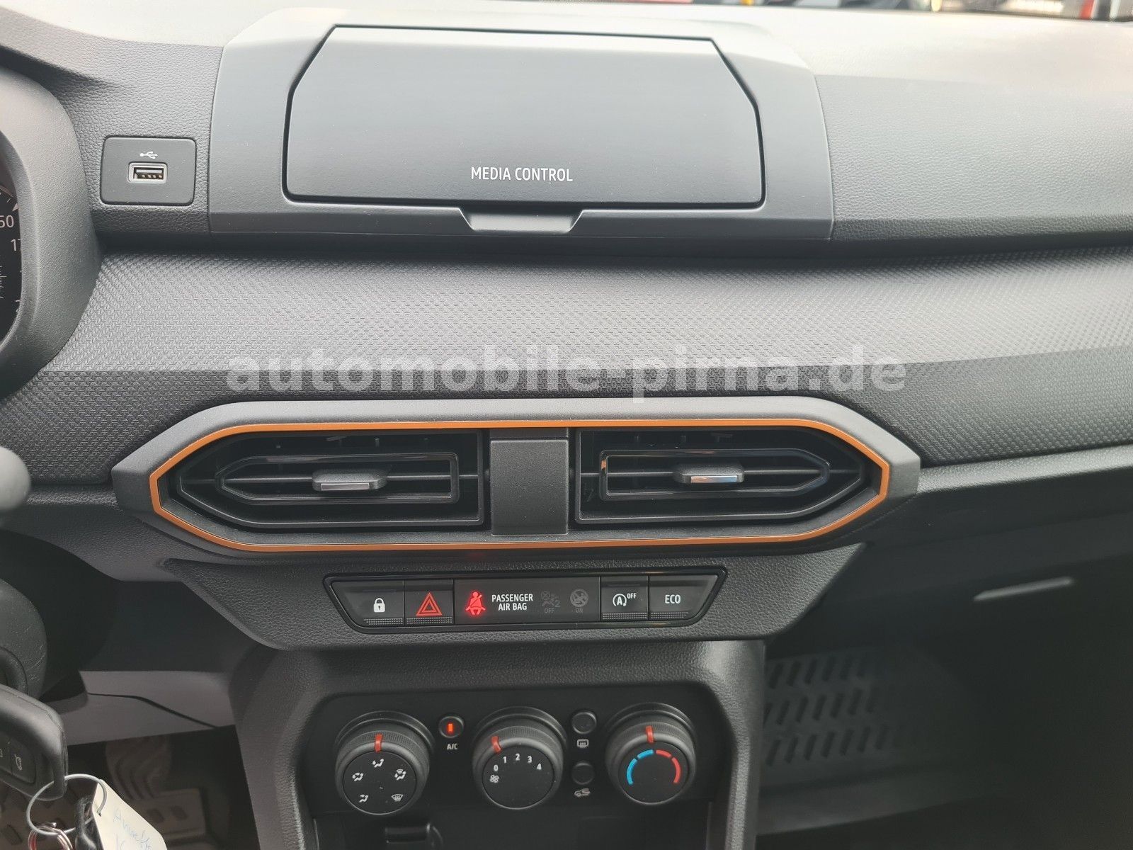 Sandero III Stepway Essential TCe 90 +AC/LED