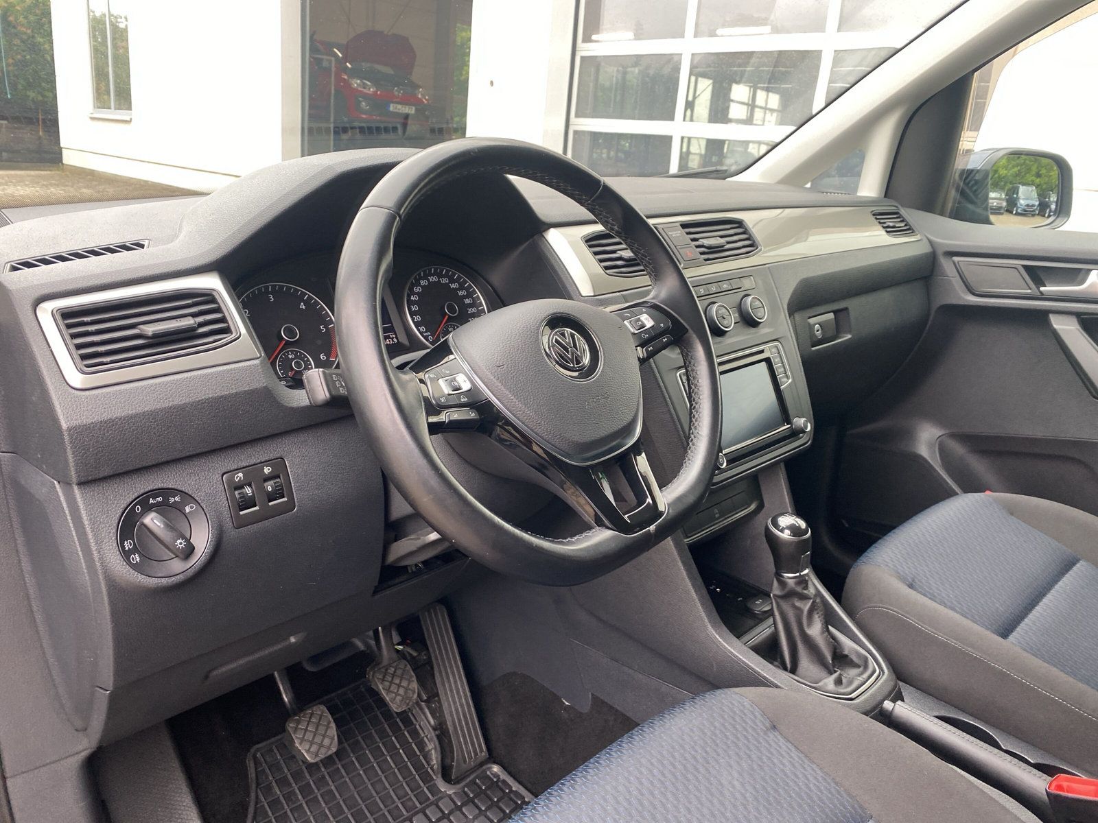 Fahrzeugabbildung Volkswagen Caddy Kombi 2.0 TDI XENON DAB STANDHZG