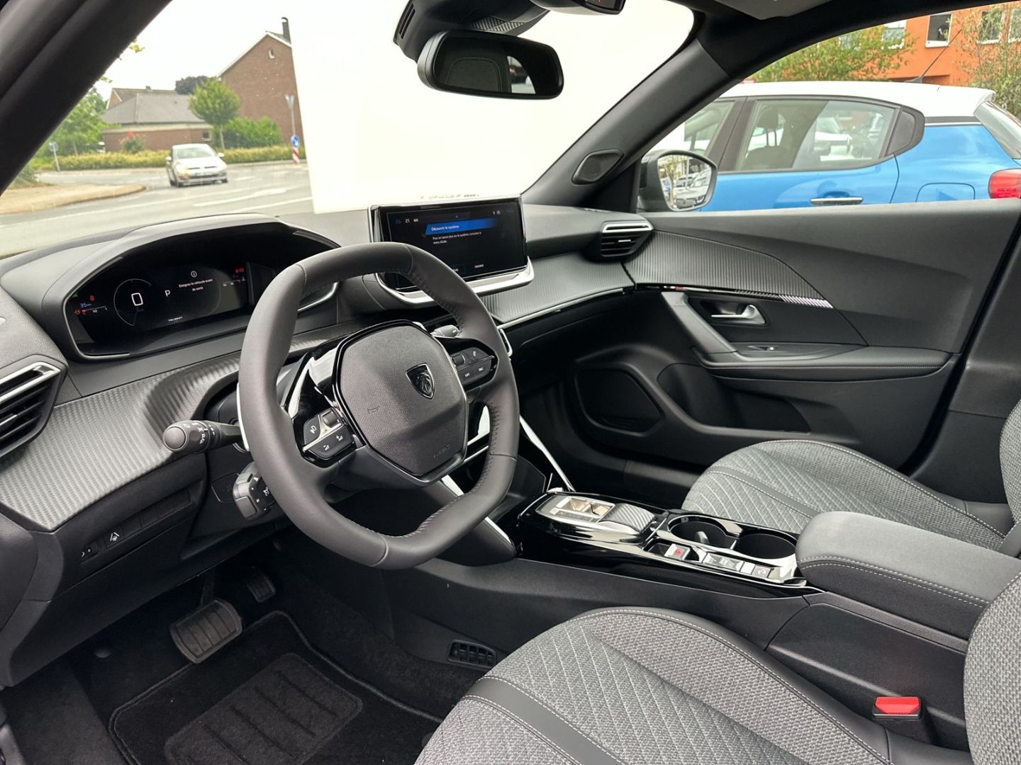 Fahrzeugabbildung Peugeot 2008 ALLURE HYBRID 145 e-DSC6 Navi LED ACC SHZ