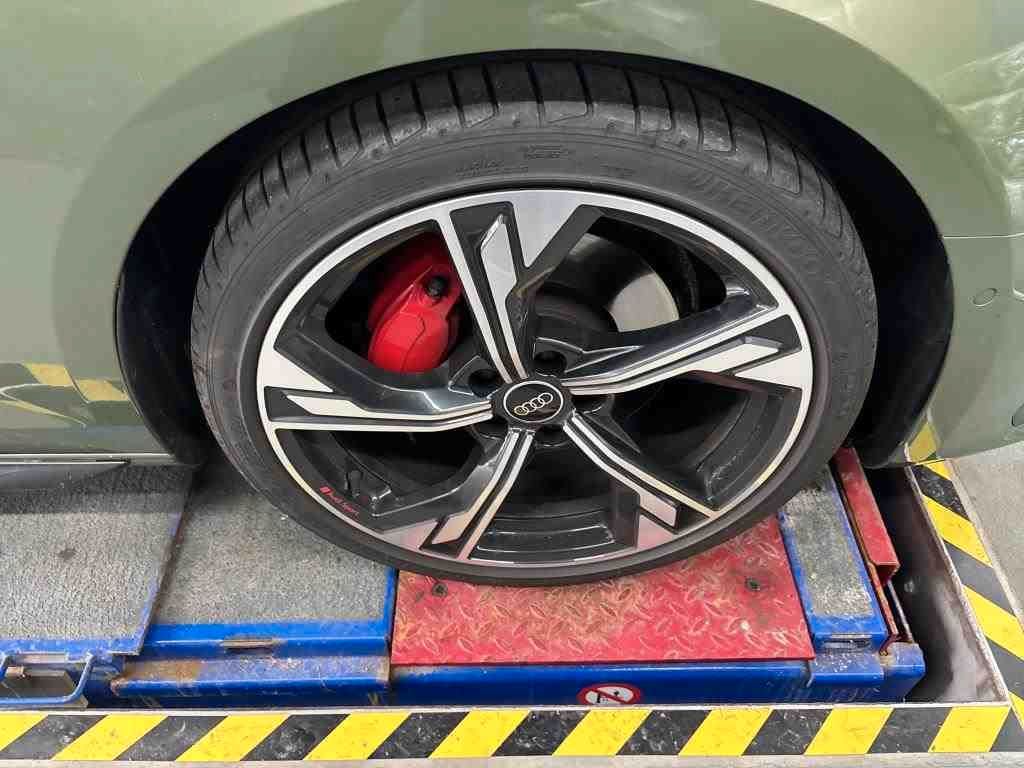 AUDI A4 2024