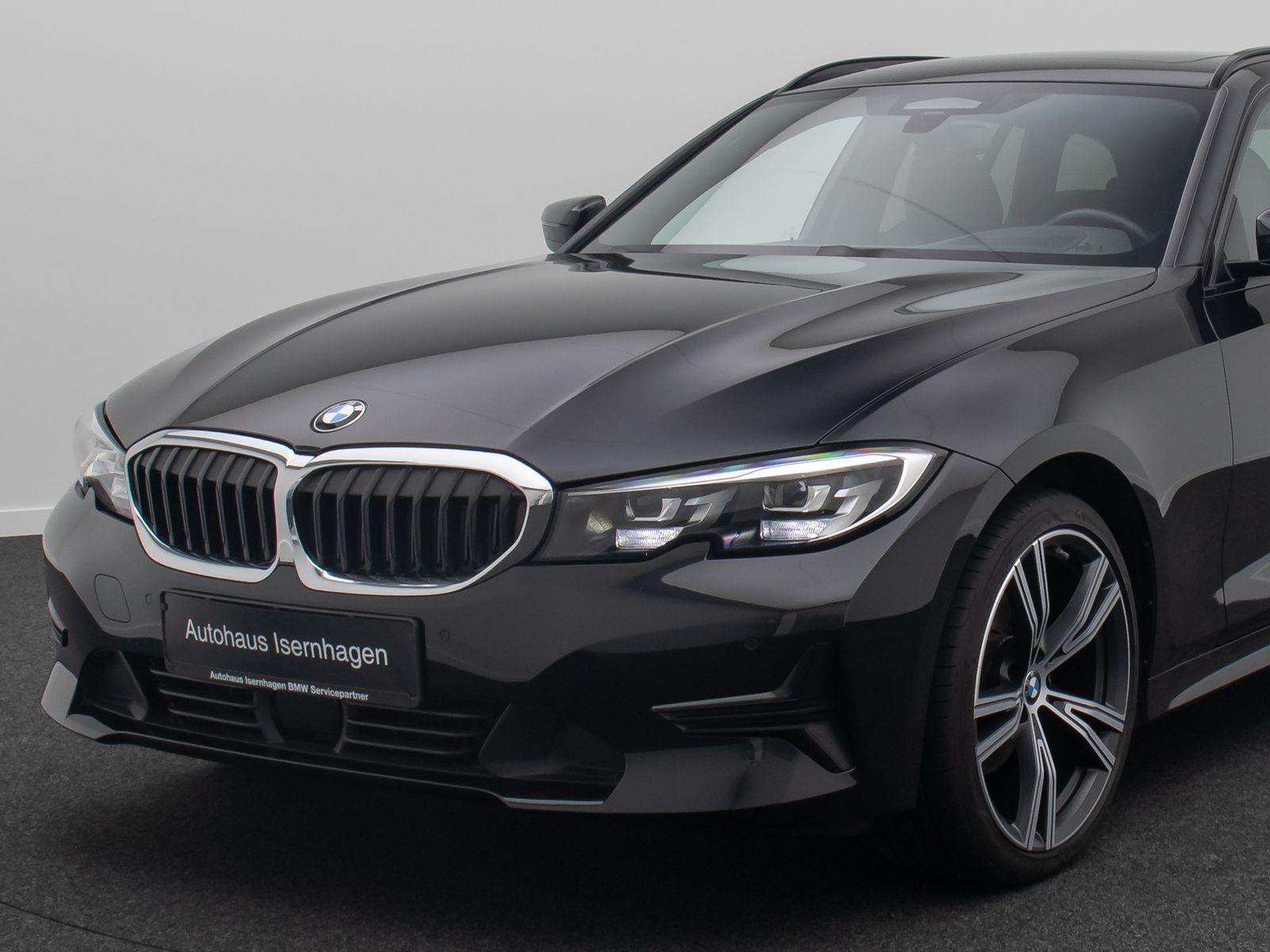 Fahrzeugabbildung BMW 320d ACC Alarm HUD DAB H/K Panoram Sportsitz 19"