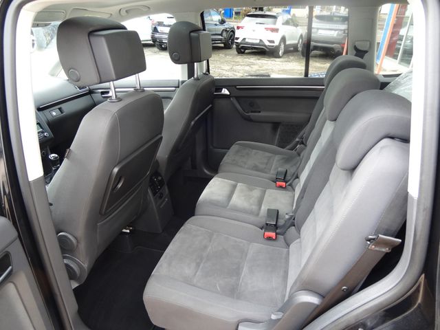 Fahrzeugabbildung Volkswagen Touran Highline/7-Sitz/Xenon/AHK/StH/Pano/