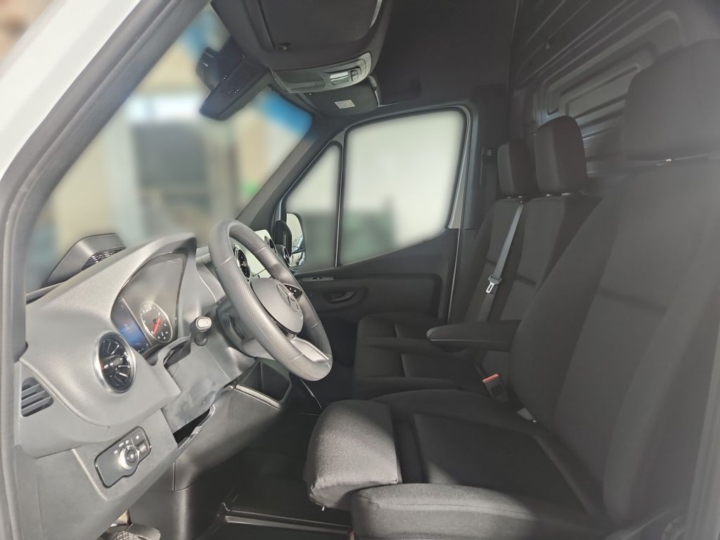 Fahrzeugabbildung Mercedes-Benz Sprinter 319 CDI Kasten L2H2 4x4 Schwingsitz LED