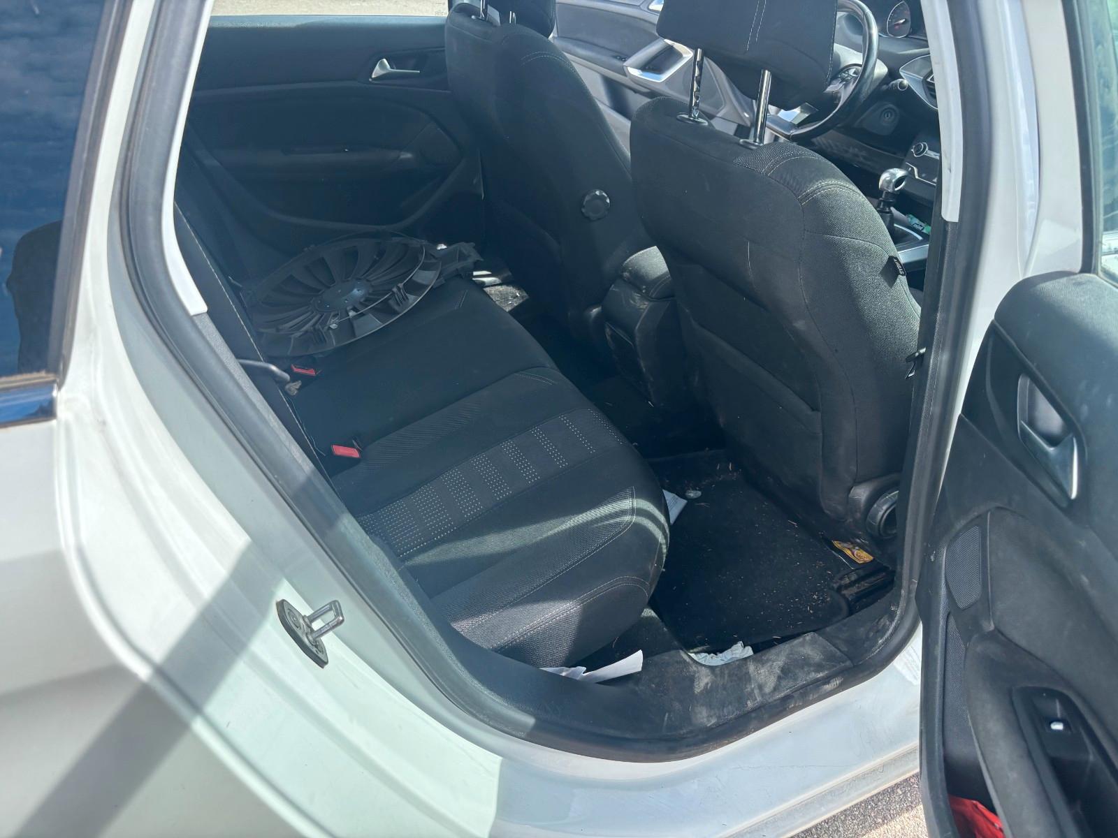 Peugeot 308 2015 — photo 15