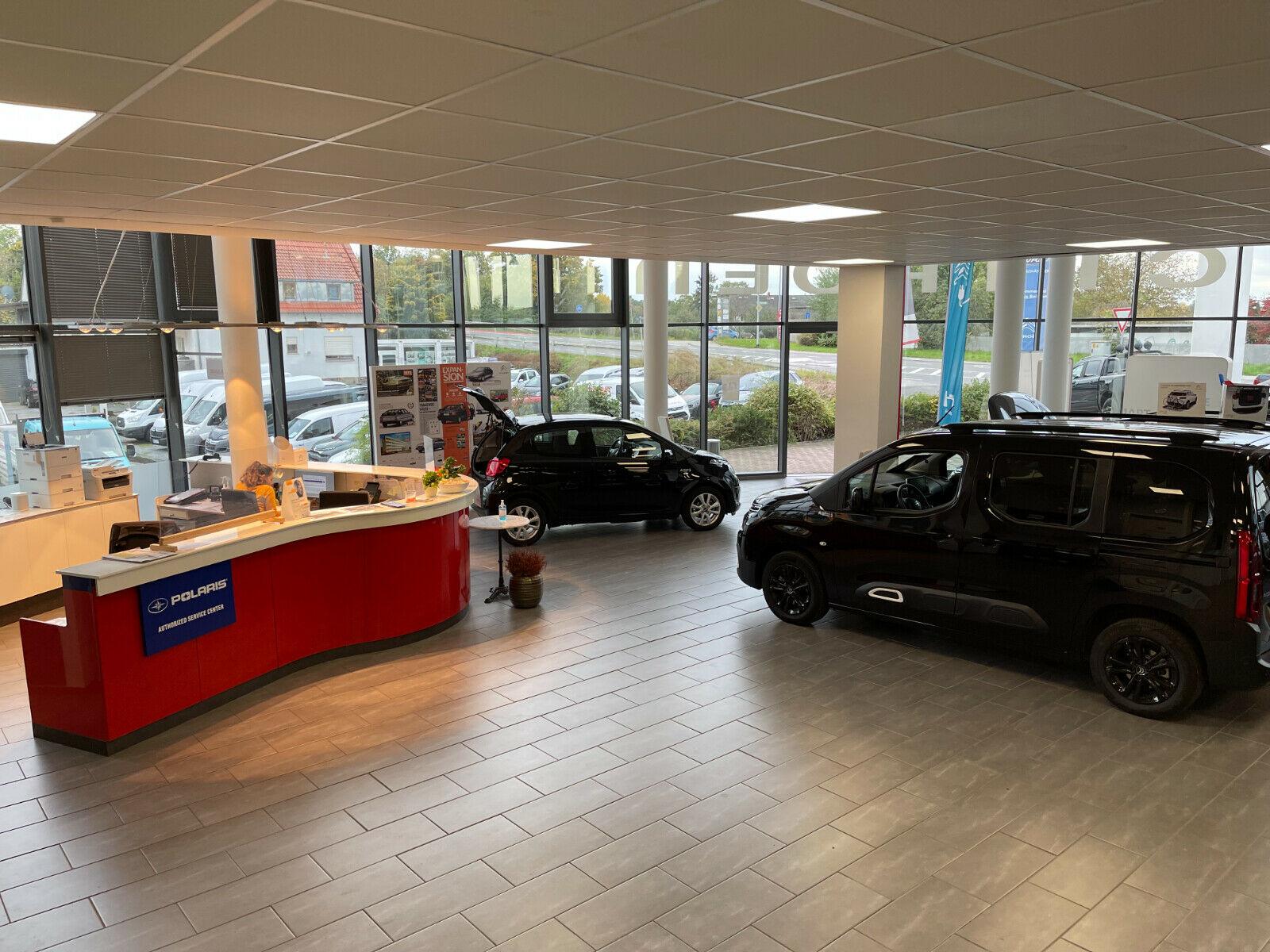 showroom-image-top