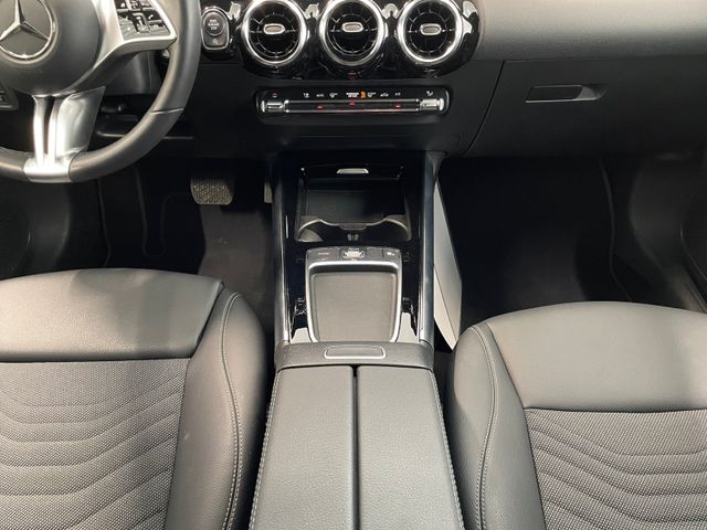 GLA 180 Progressive DCT NAVI LED