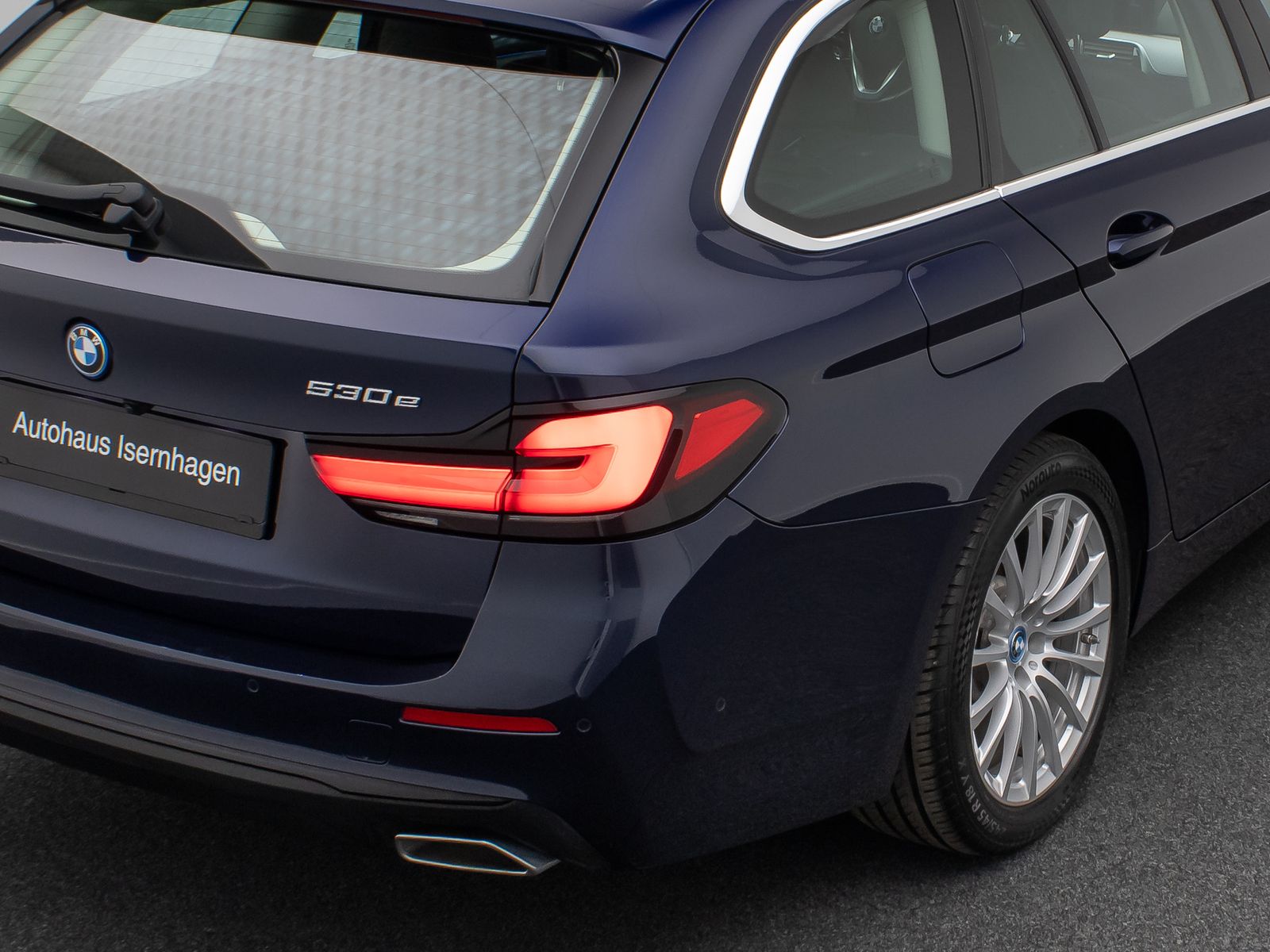 Fahrzeugabbildung BMW 530e Kamer Laser HUD DAB H/K Komfort Alarm Sport