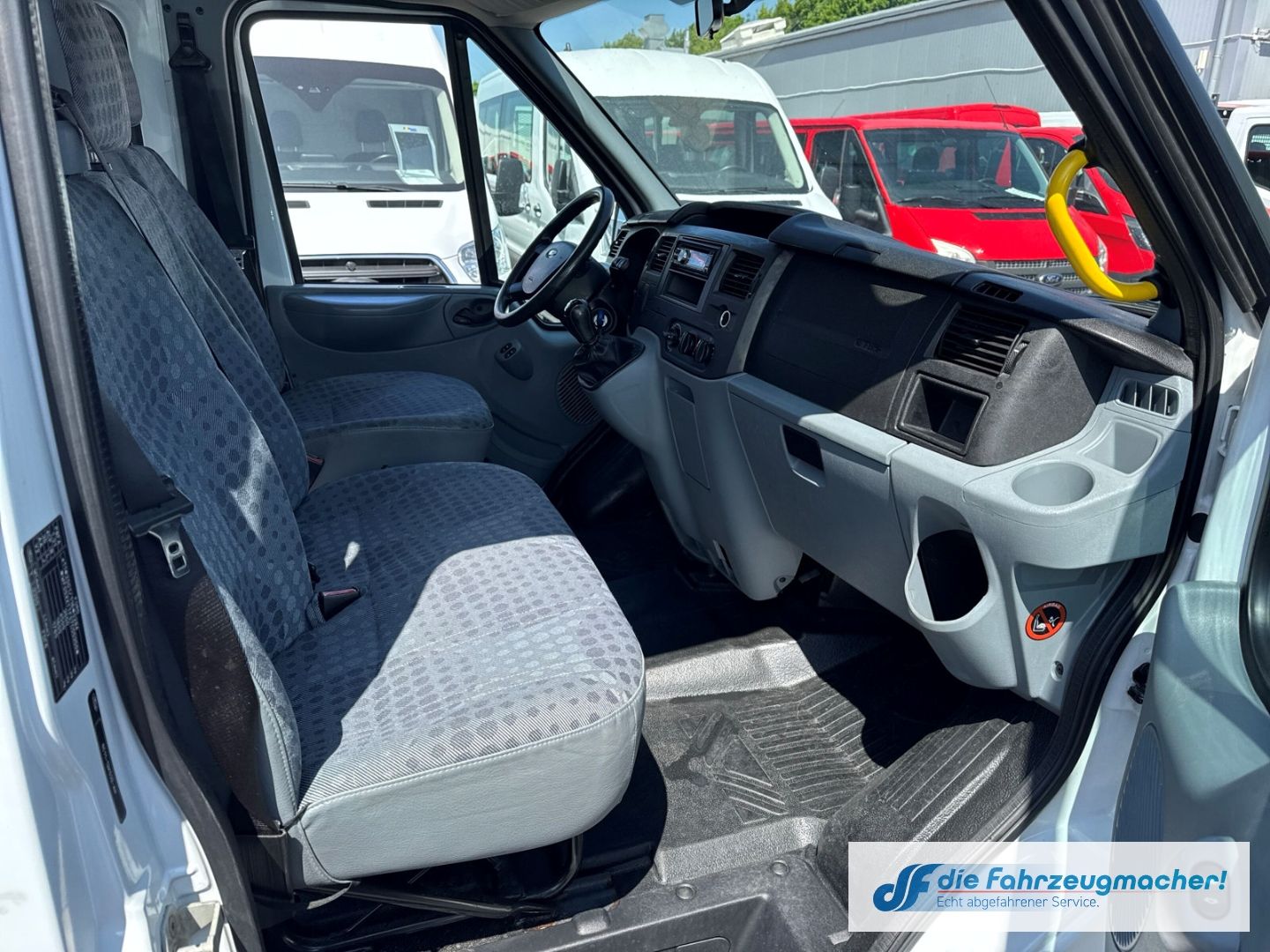 Fahrzeugabbildung Ford Transit Kombi FT300 2.2 TDCI 2x Klima eFH ZV ESP