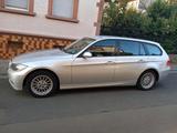 BMW Dreier BMW Kombi - BMW i3 mit Benzin-Antrieb