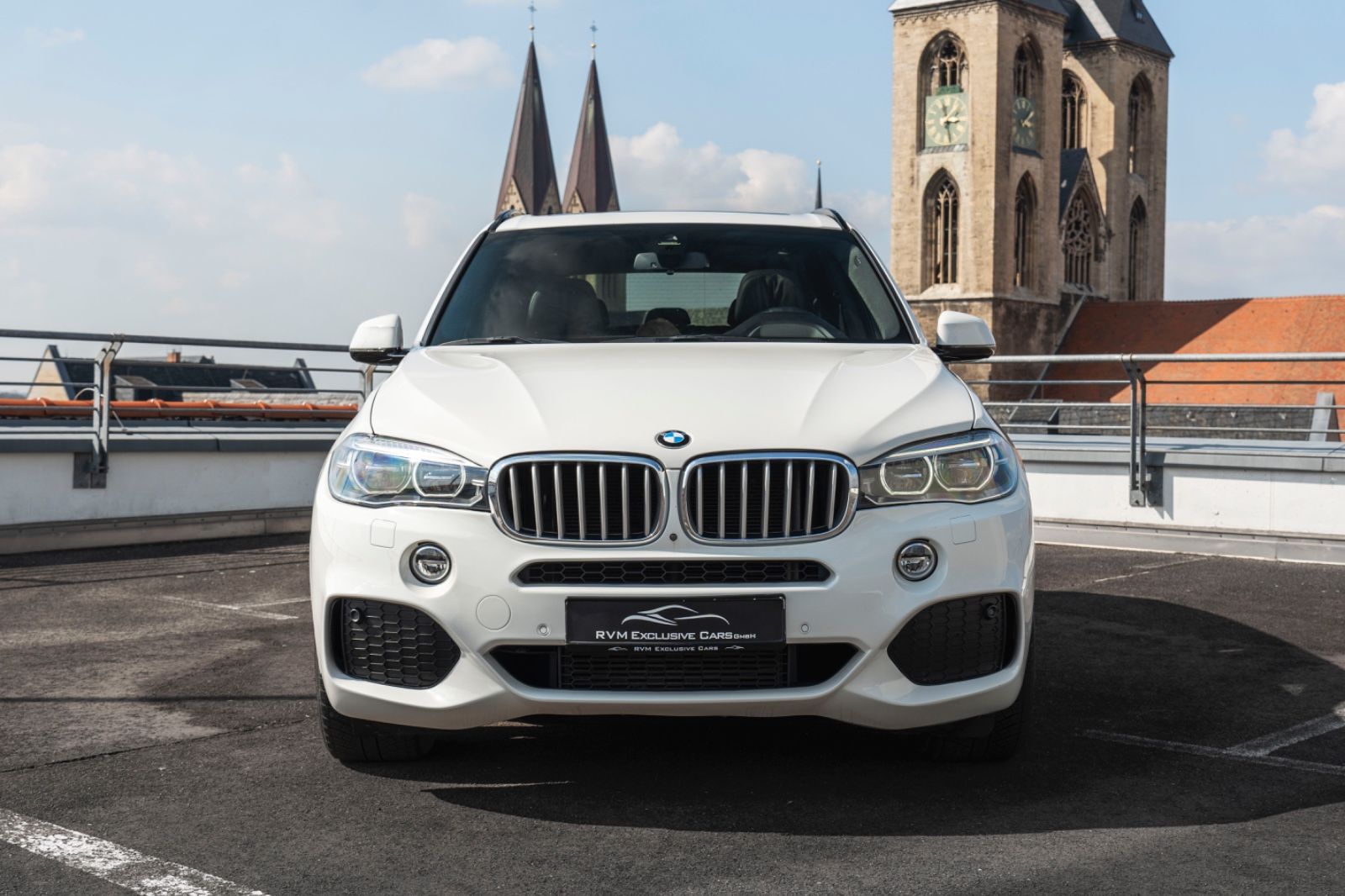 Fahrzeugabbildung BMW X5 XDrive 35d M-SPORTPAKET H&K HUD 360° CARPLAY