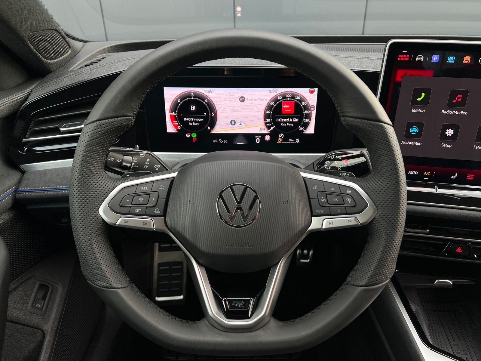 Fahrzeugabbildung Volkswagen Passat Variant R-Line 2.0 TDI DSG 4MOTION *AHK,