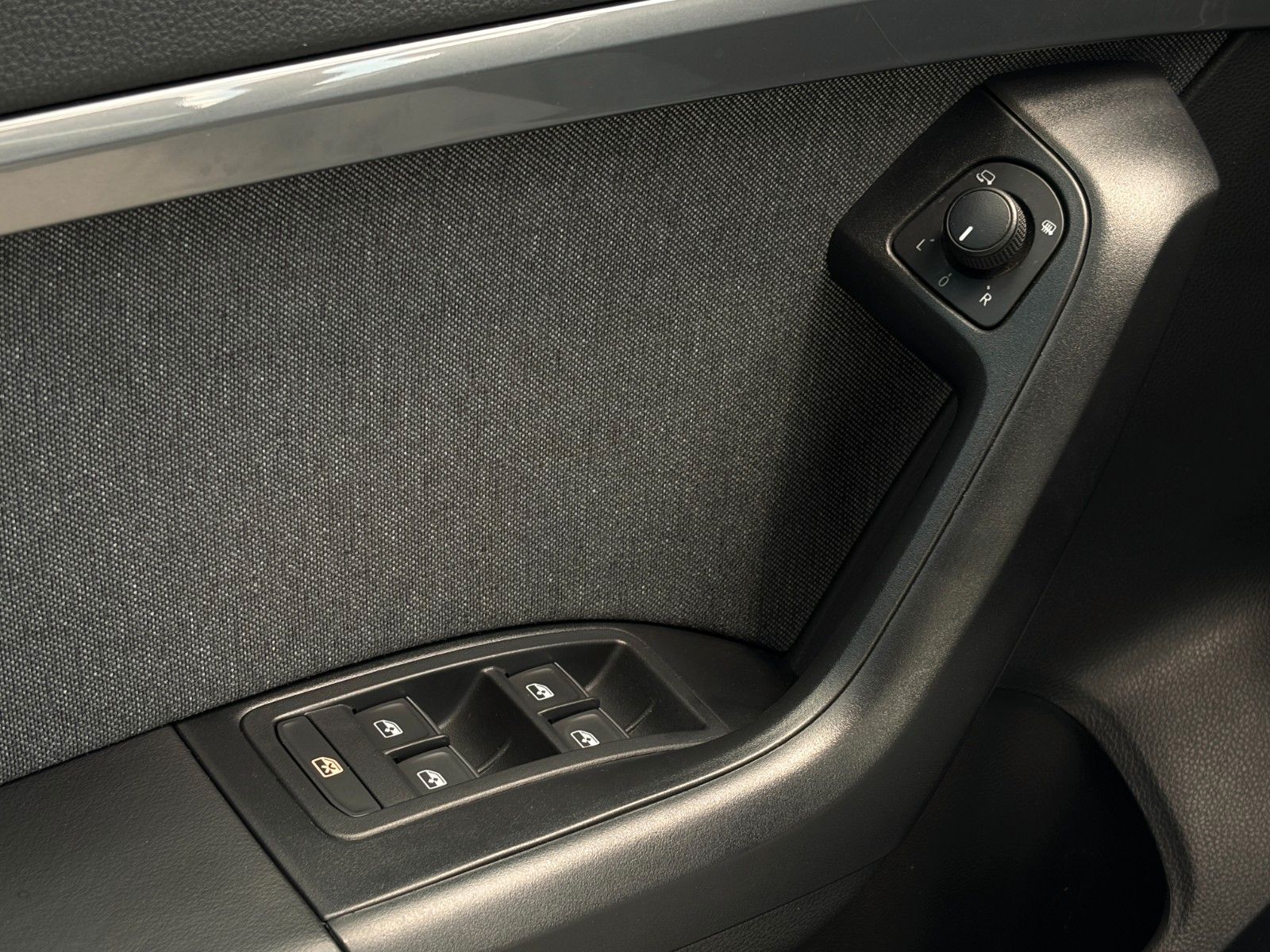 Fahrzeugabbildung SEAT Ateca Style 1,5 TSI DSG Tempomat LHZ SHZ CAM NAV