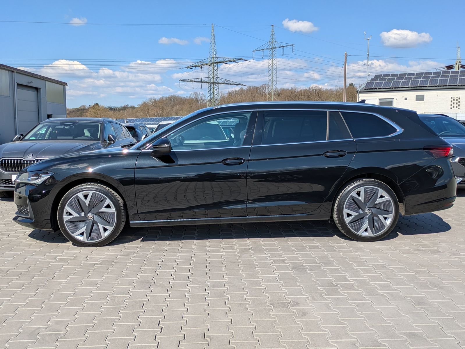 Fahrzeugabbildung SKODA Superb 2.0 TDI 4x4 Selection MATRIX*AHK*PANO*19"