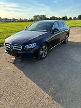 Mercedes-Benz E 220 d 4MATIC T Autom. - - Mercedes-Benz: Firmenfahrzeug