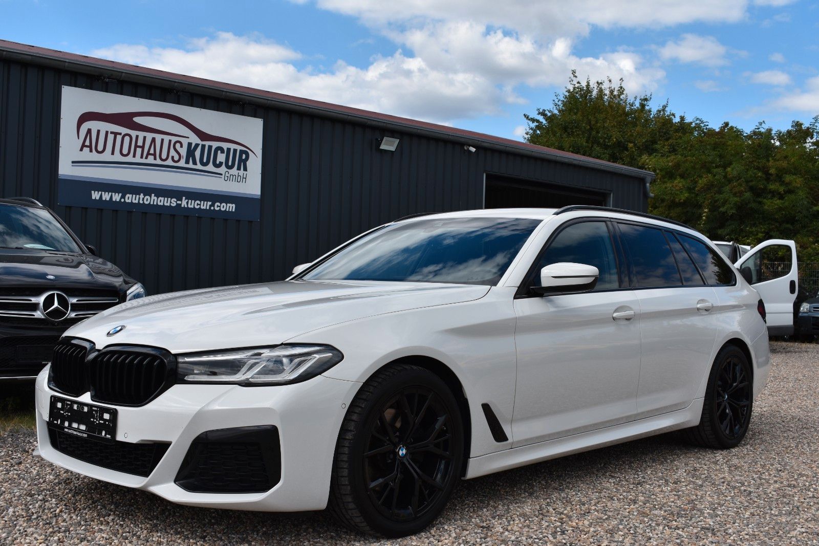 Fahrzeugabbildung BMW BMW 520d Touring  xDrive/M Sport/Anhänger/Shadow