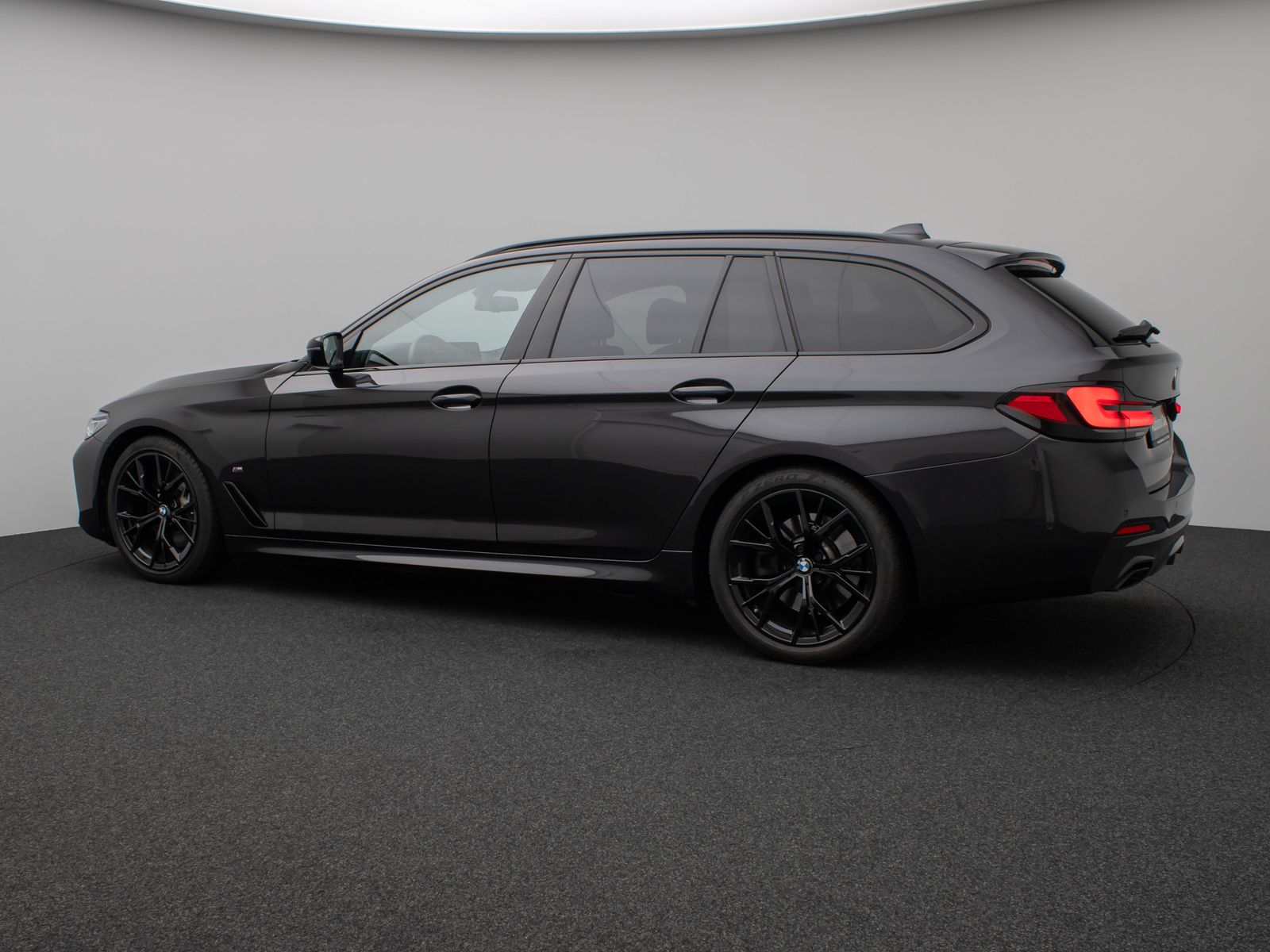Fahrzeugabbildung BMW 530d xD M Sport Kamera Laser HUD DAN H/K 19Zoll