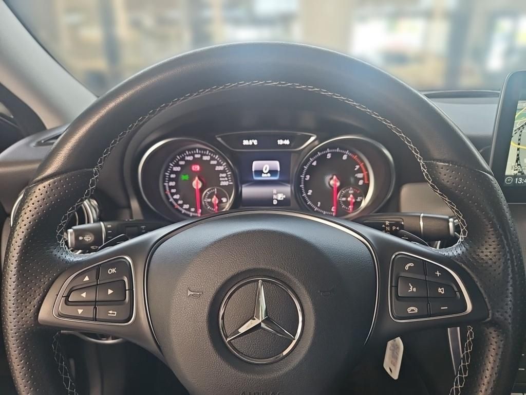 Fahrzeugabbildung Mercedes-Benz GLA 180 Urban AHK LED SHZ Navi GRA el.Heck KAM