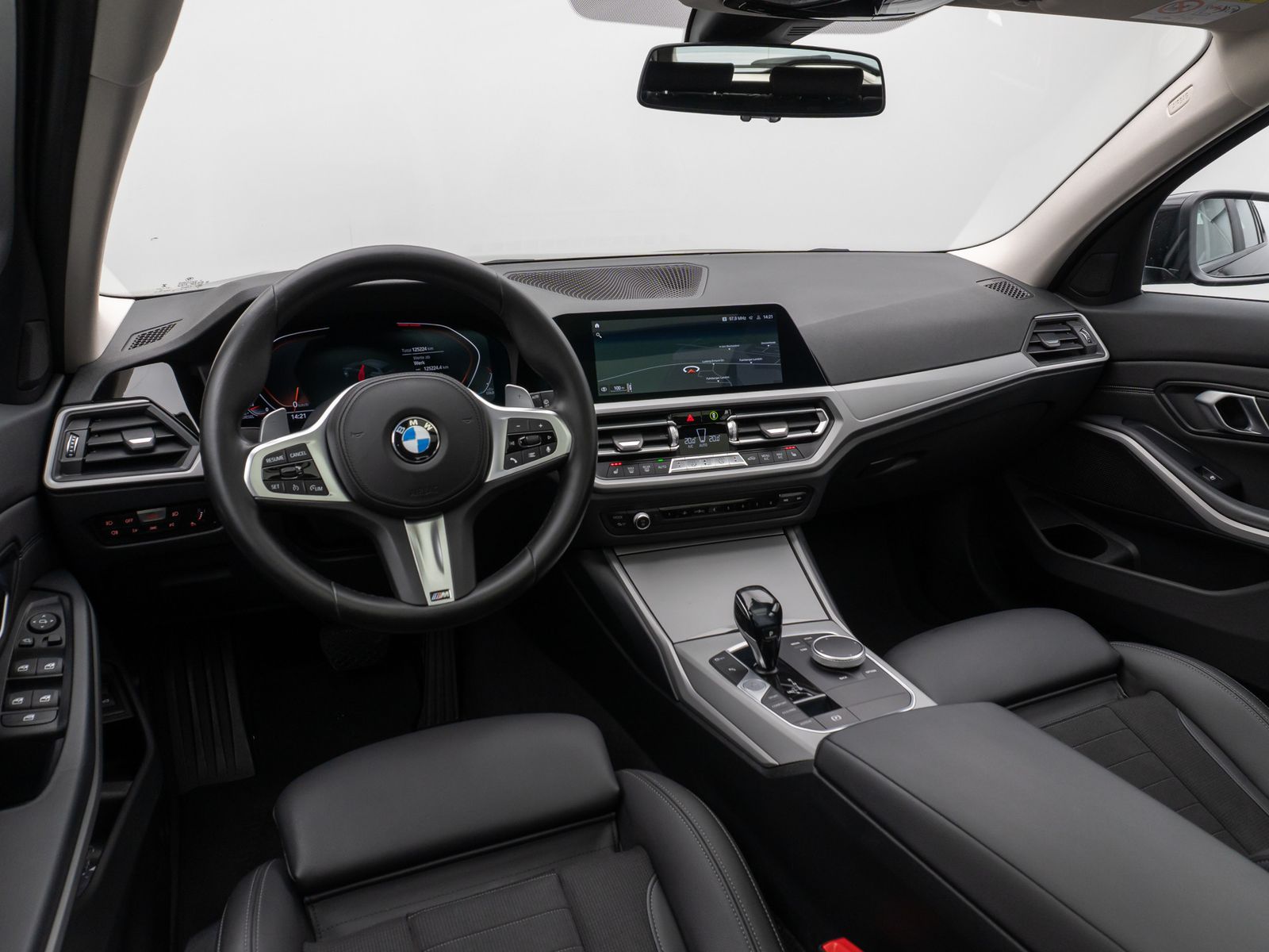 Fahrzeugabbildung BMW 320d Panorama Laser PDC HUD HiFi Komfort Alarm