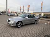 Mercedes-Benz E 230 Avantgarde , Leder , Bi-Xenon , NAVI - silberne Mercedes-Benz E 230